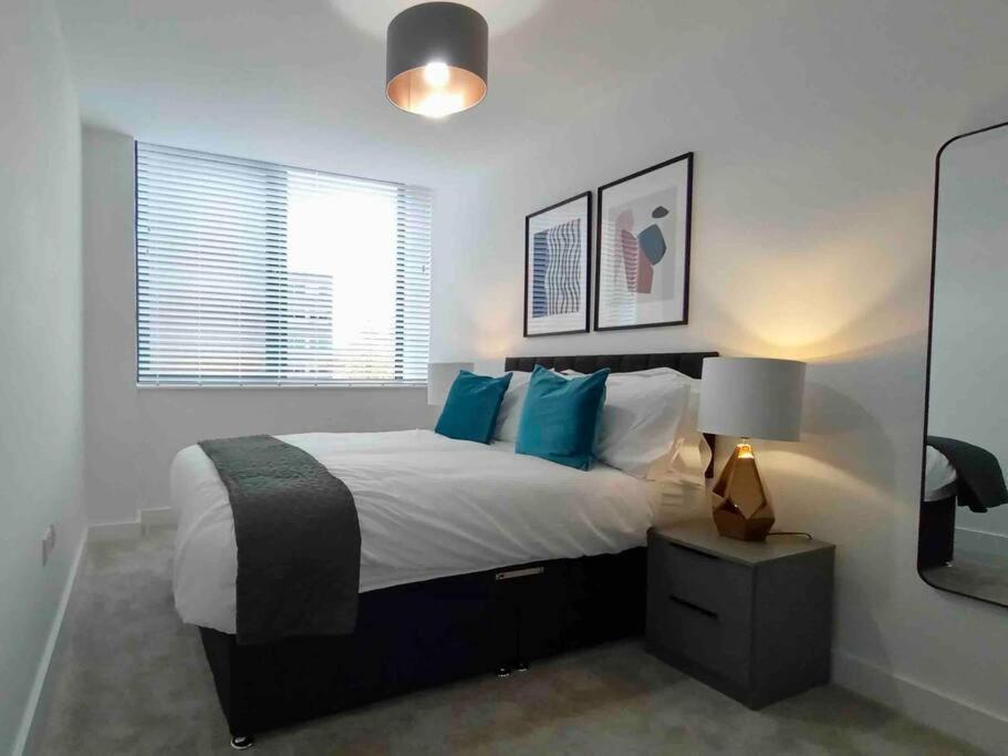 Luxury 2 Bed 2 Bath Flat Near Old Trafford Apartment
