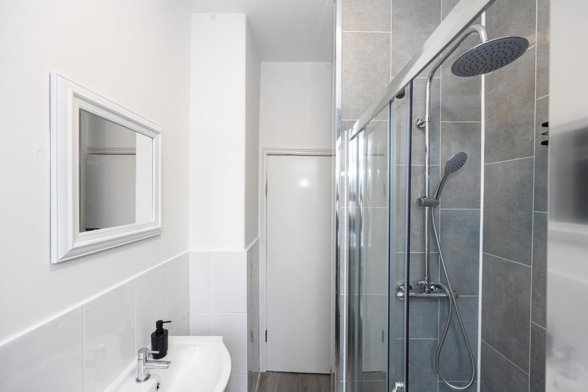 Guest house M6 Manchester