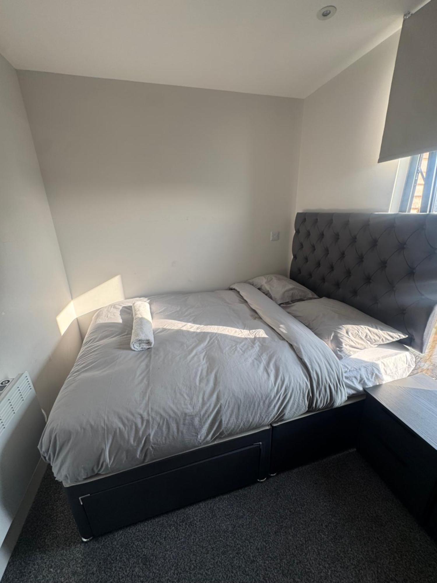 Luxury 2 Bedrooms Apartment *