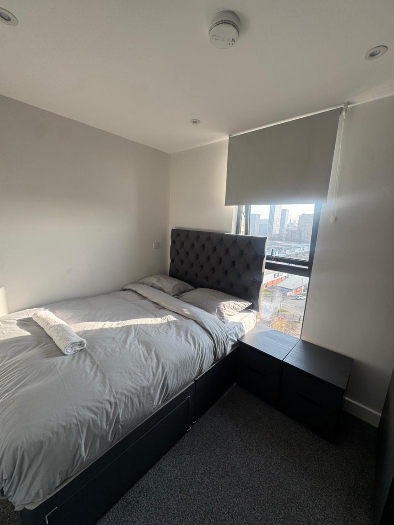 Luxury 2 Bedrooms Apartment *