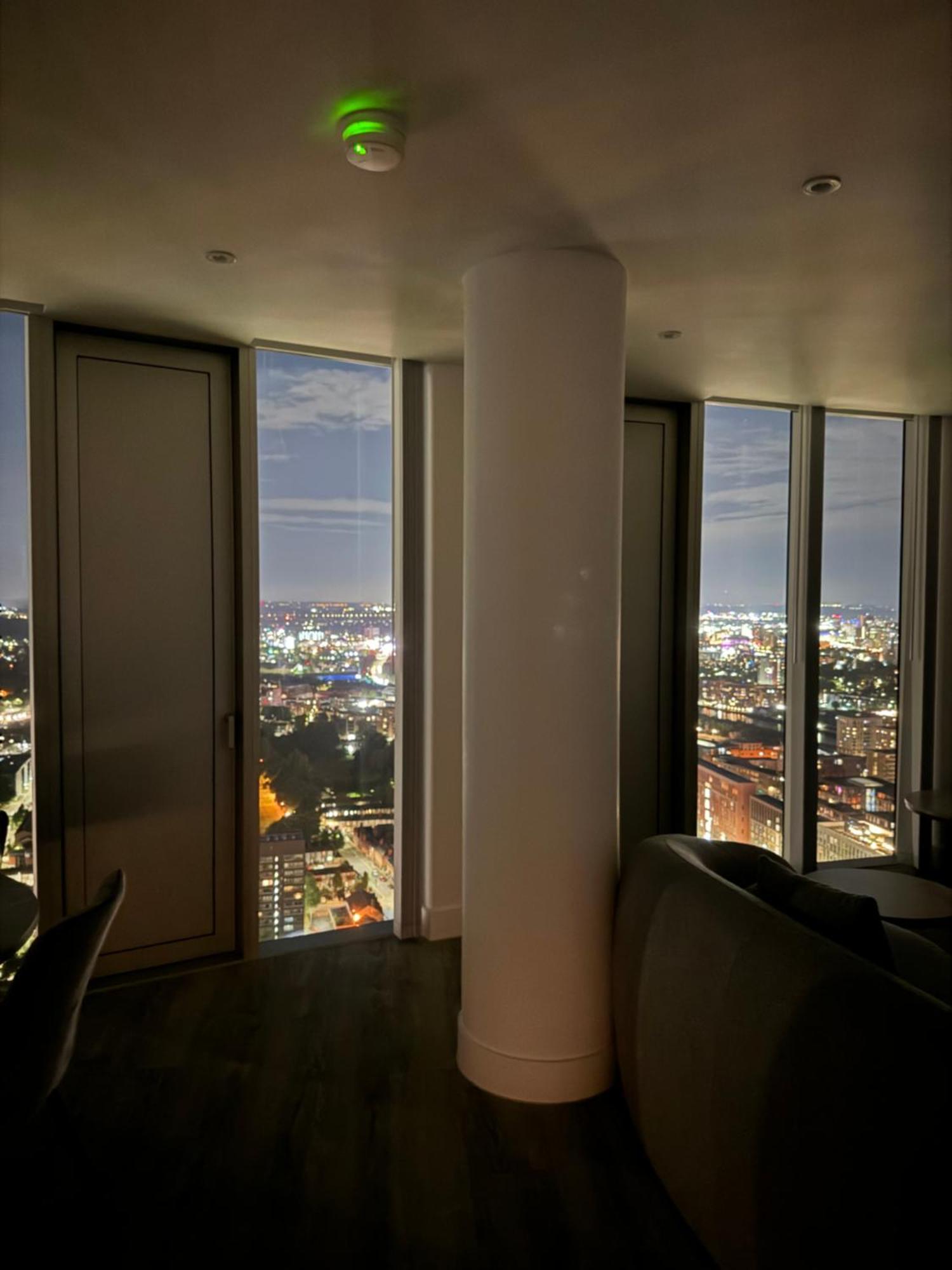 3 Bedroom Penthouse In The City Centre Deansgate New Build High Floor Apartment *