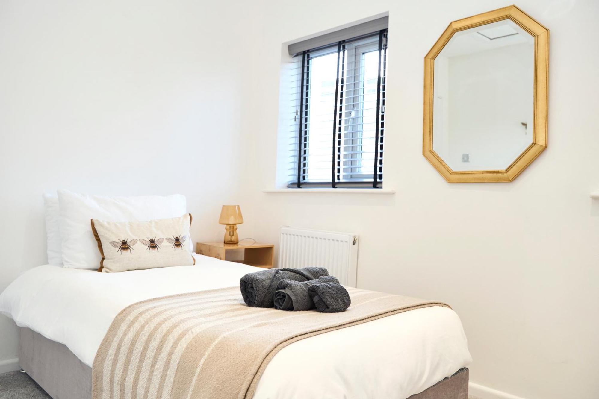 Holiday home Spacious 2-bed Near Centre, Fast Wifi