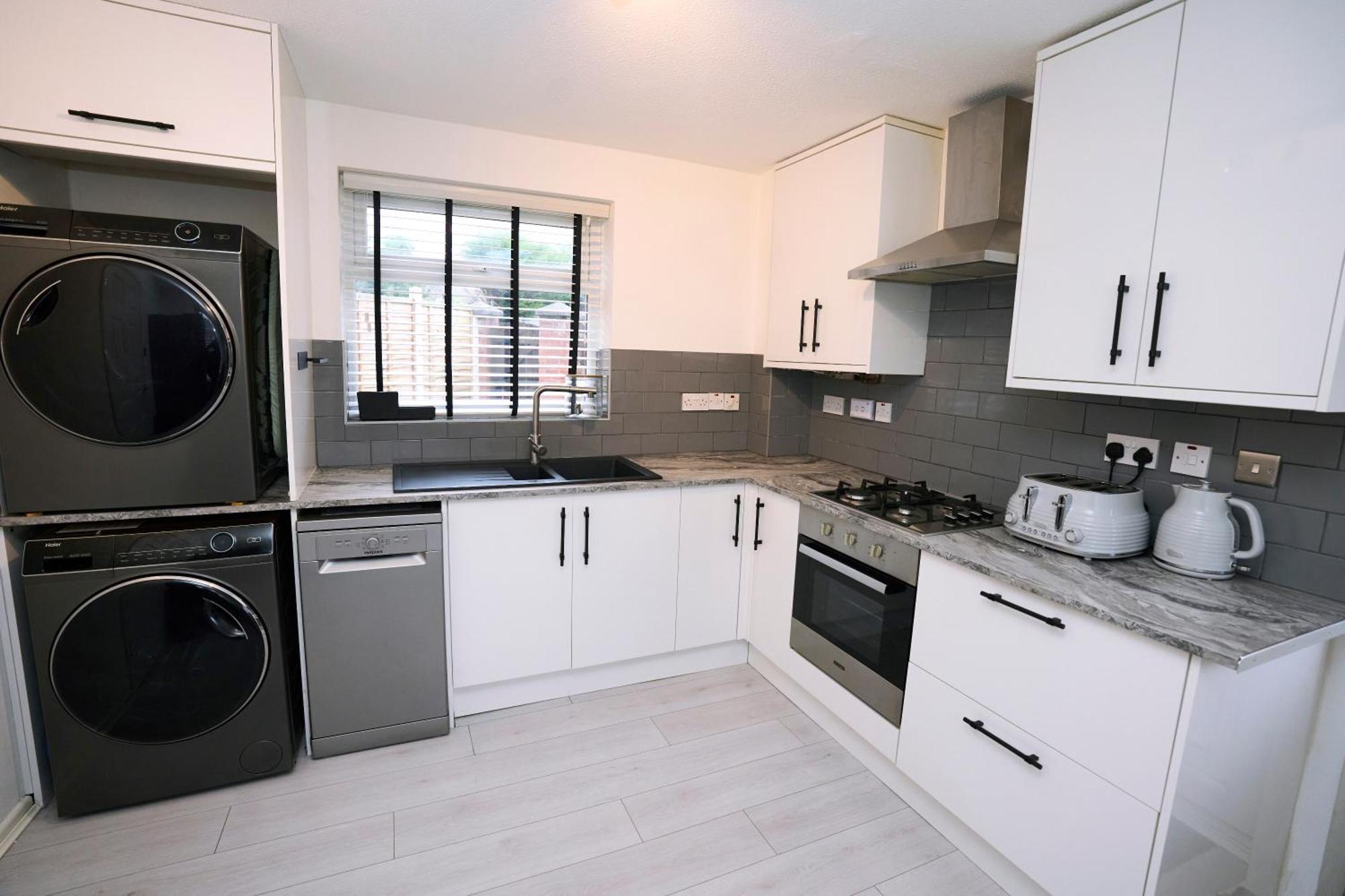 Spacious 2-bed Near Centre, Fast Wifi * Manchester