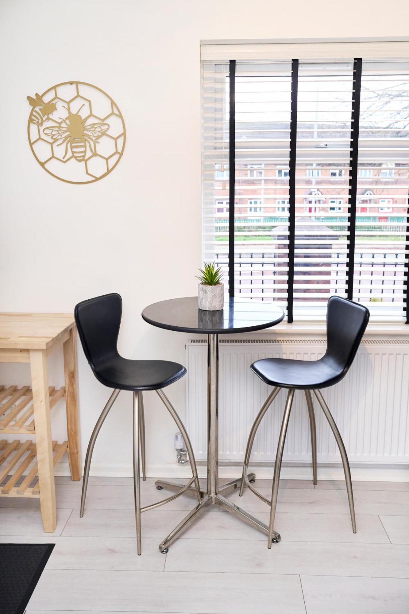 Holiday home Spacious 2-bed Near Centre, Fast Wifi Manchester