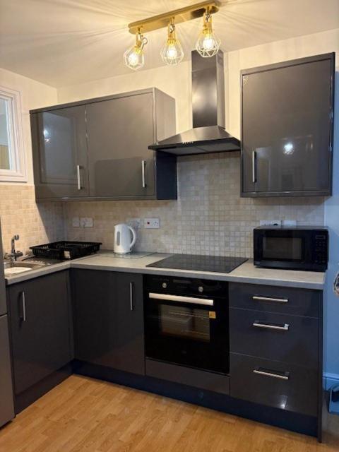 Cosy, 2 Bed Flat Parking * Manchester