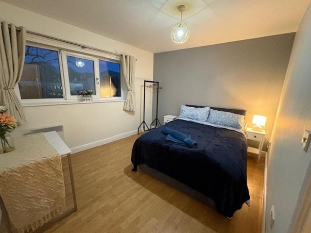 Cosy, 2 Bed Flat Parking * Manchester