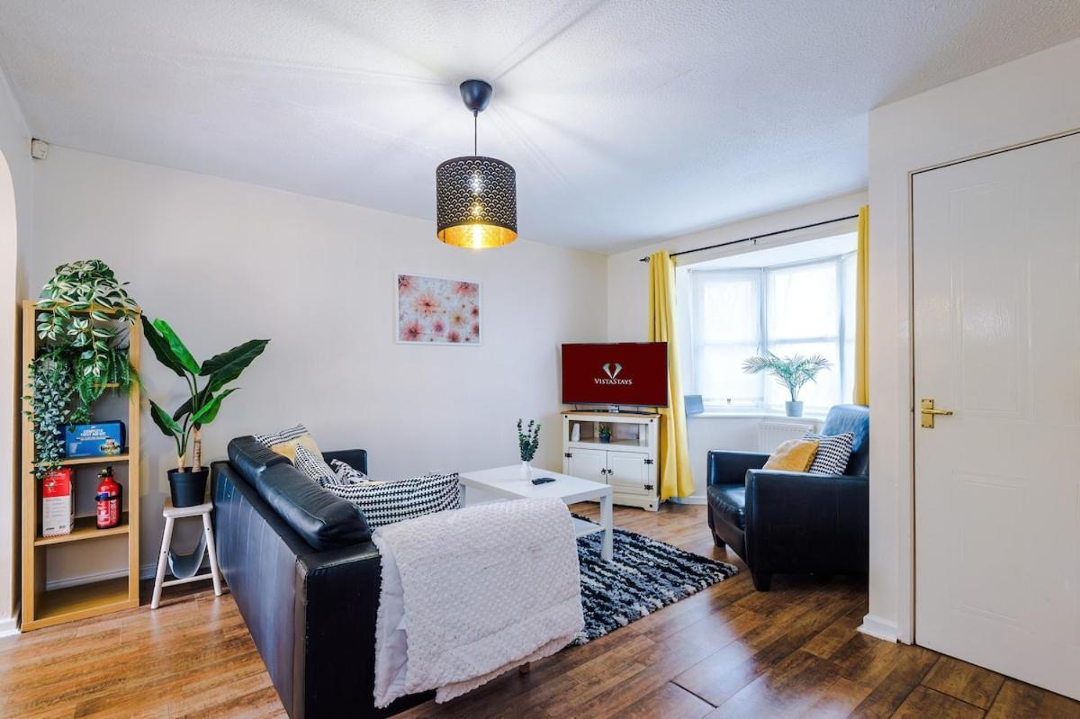 Holiday home Cozy 3 Bed With Ps4 And Parking By Vista Short Lets Manchester