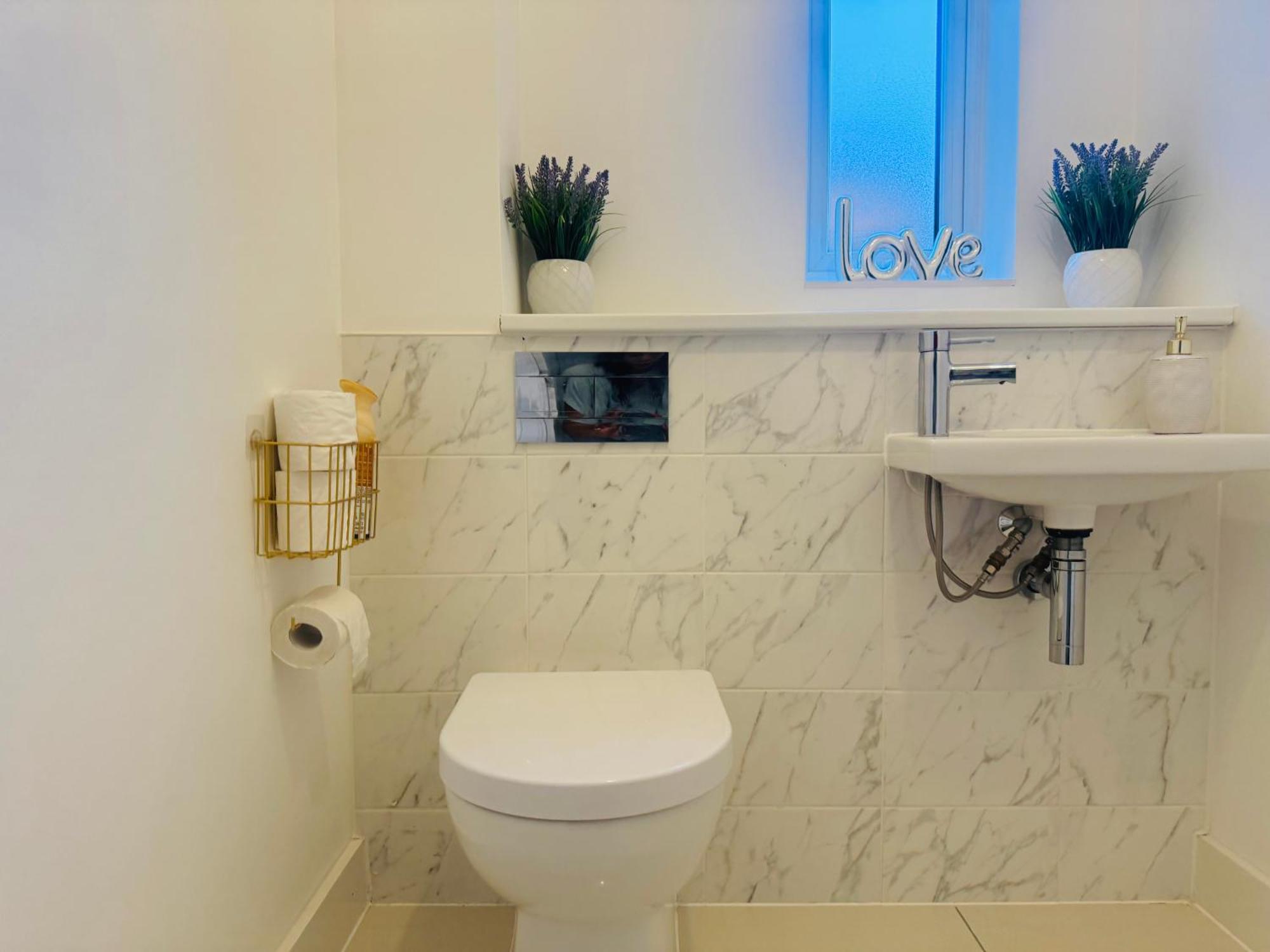 Modern New Built Kingsize Ensuite Homestay