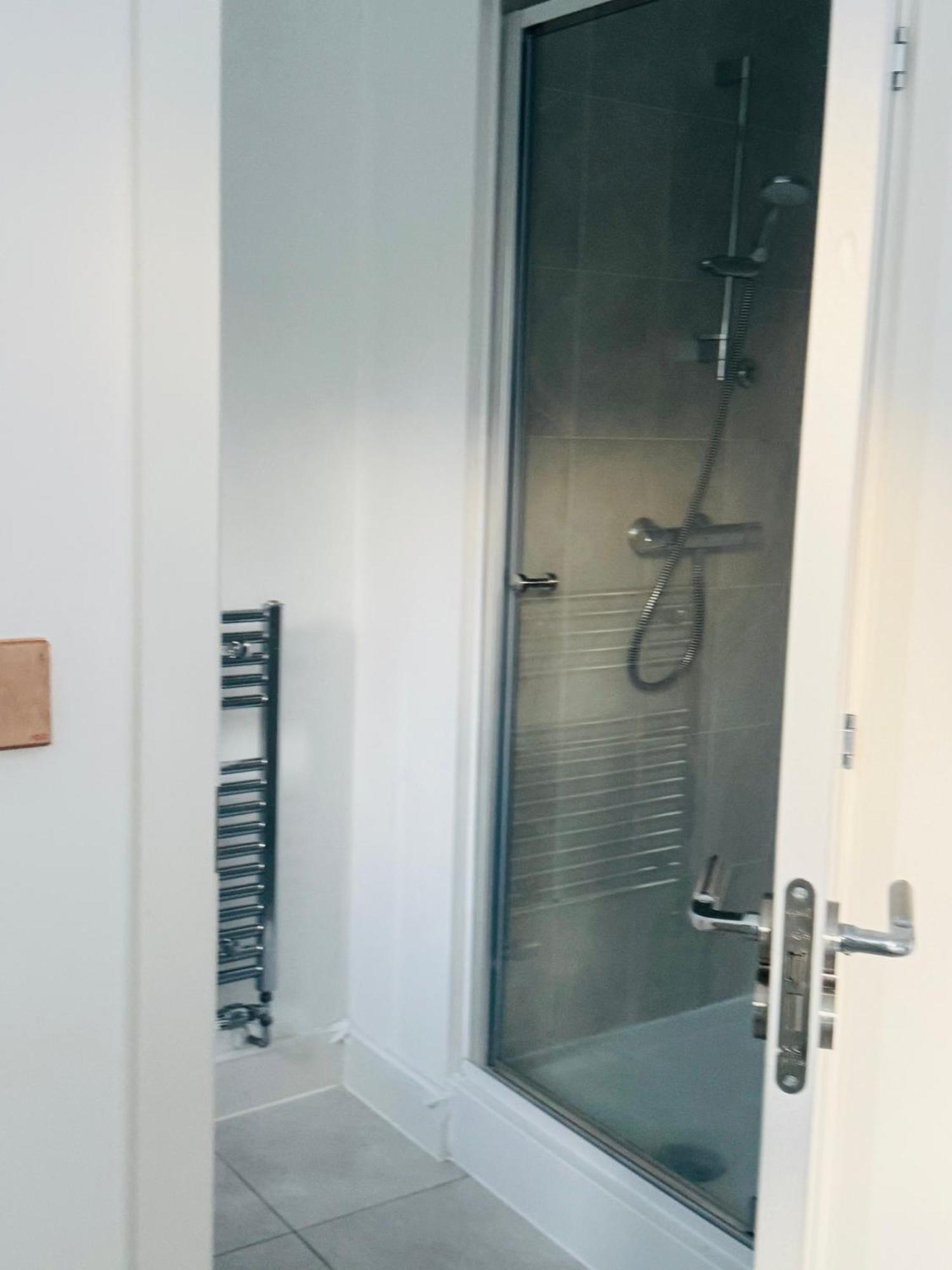 Modern New Built Kingsize Ensuite *