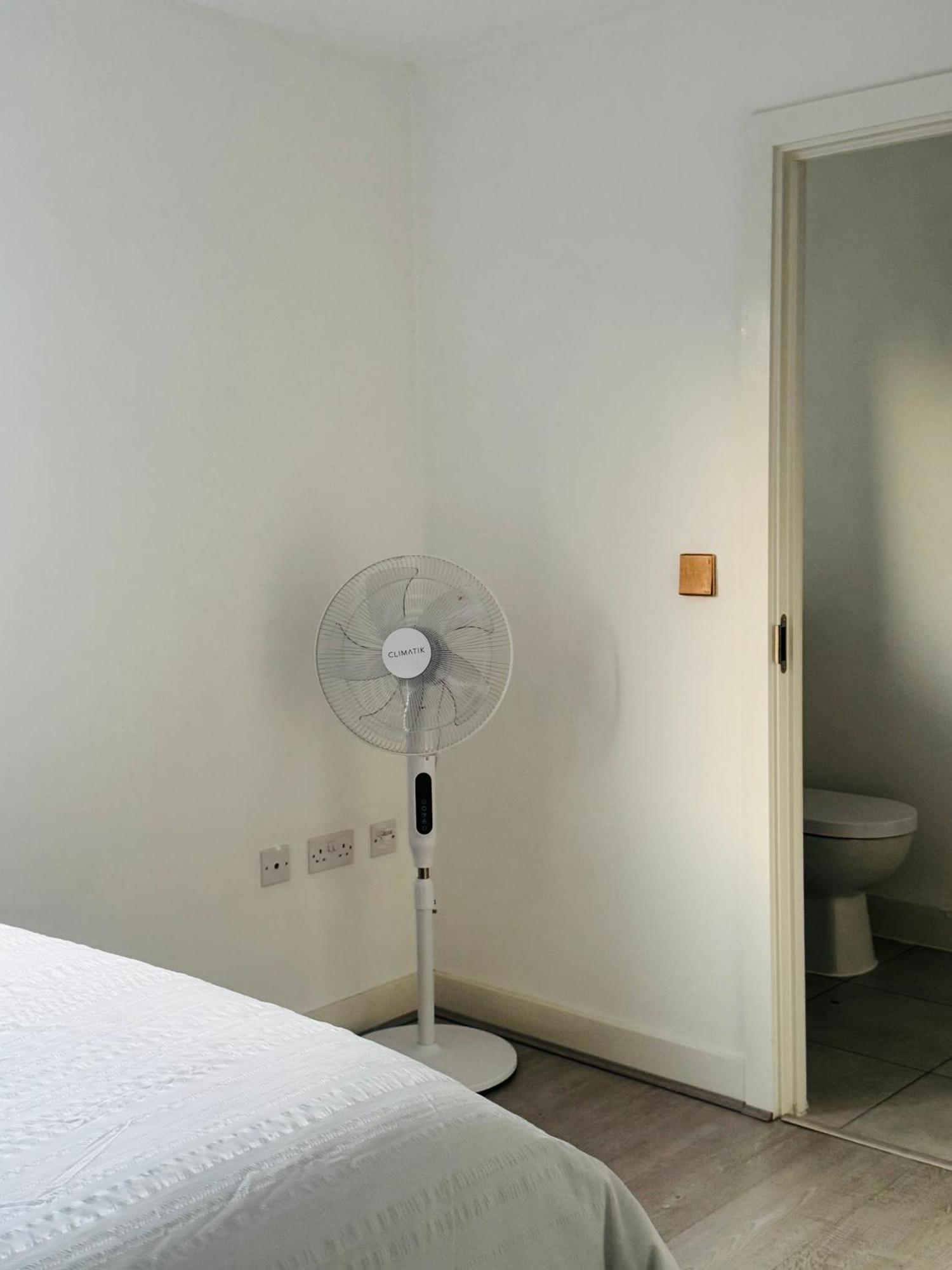 Modern New Built Kingsize Ensuite Homestay *