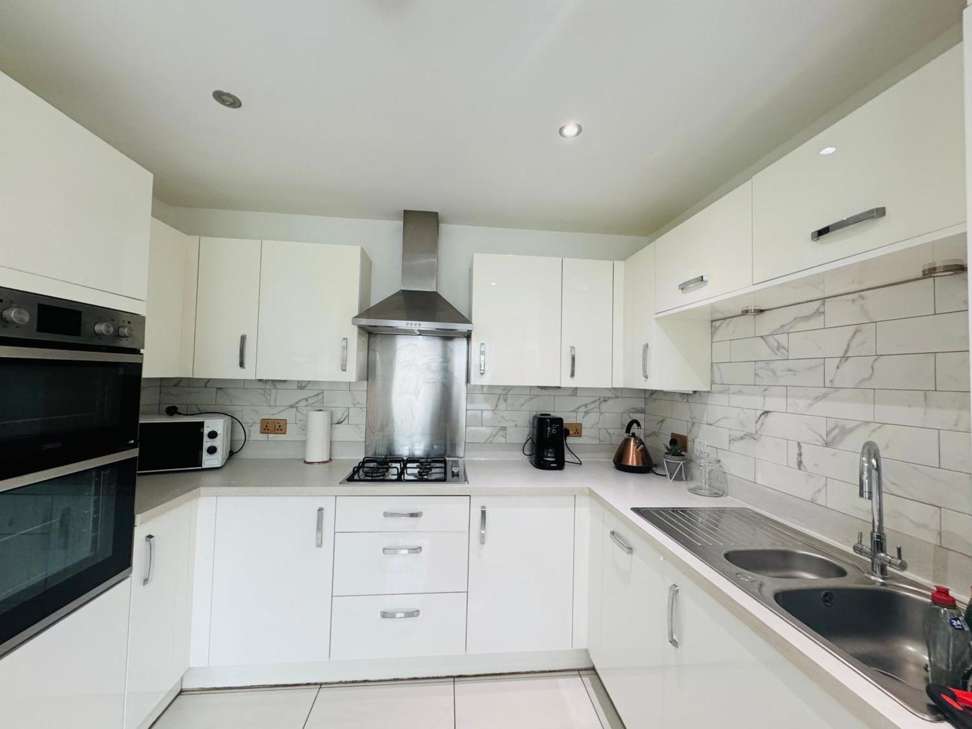 Modern New Built Kingsize Ensuite * Manchester