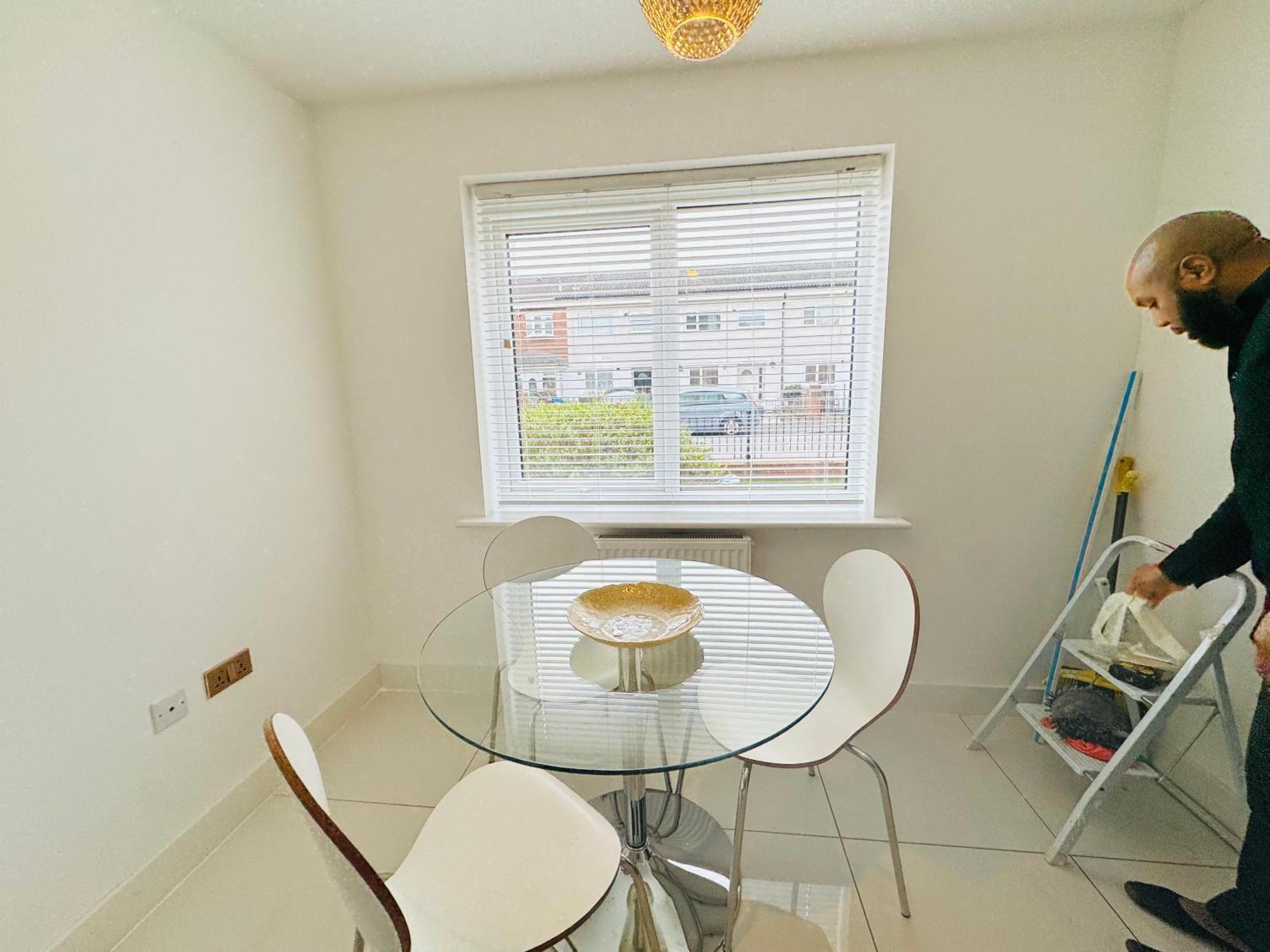 Modern New Built Kingsize Ensuite Homestay Manchester