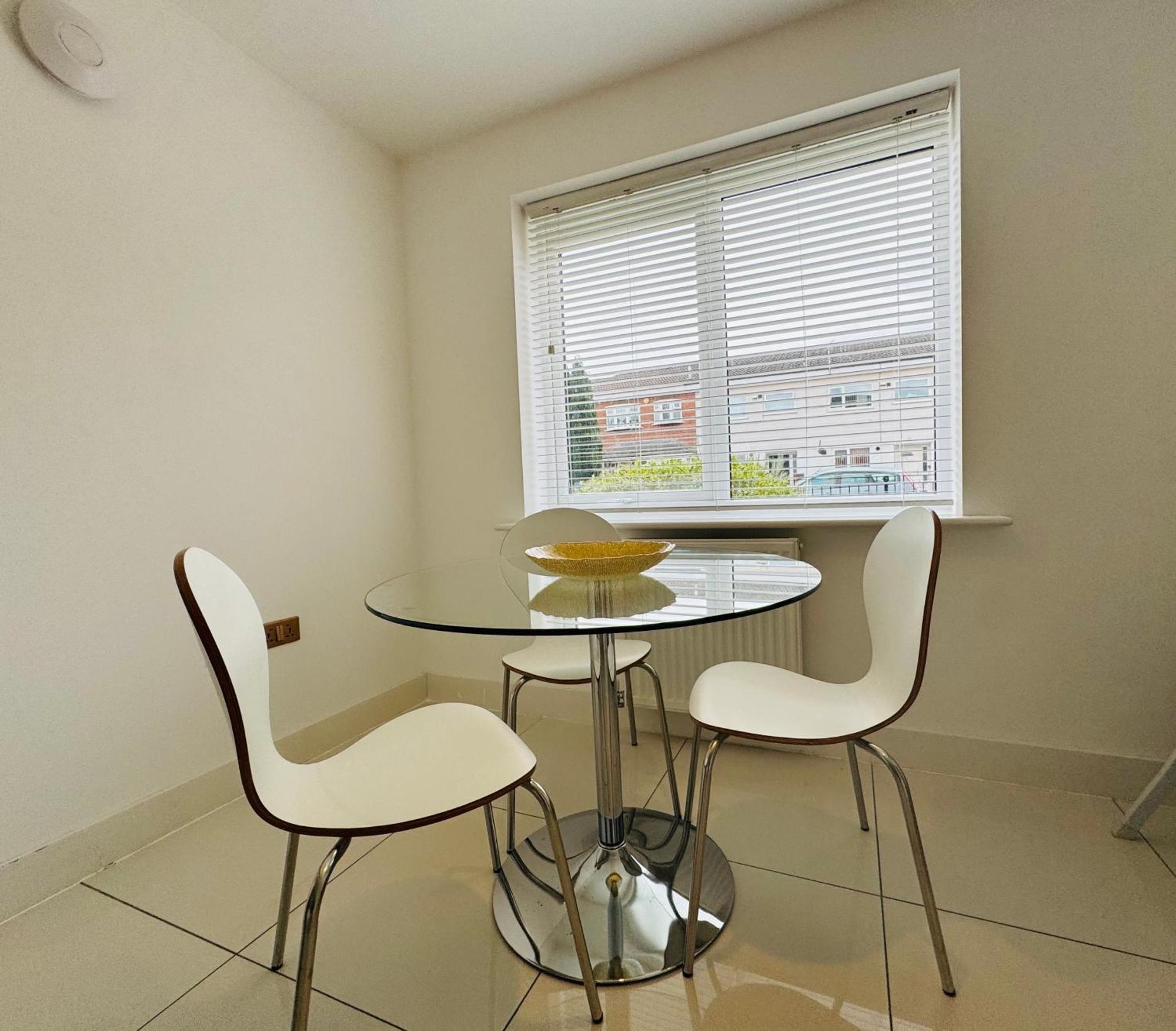 Modern New Built Kingsize Ensuite *