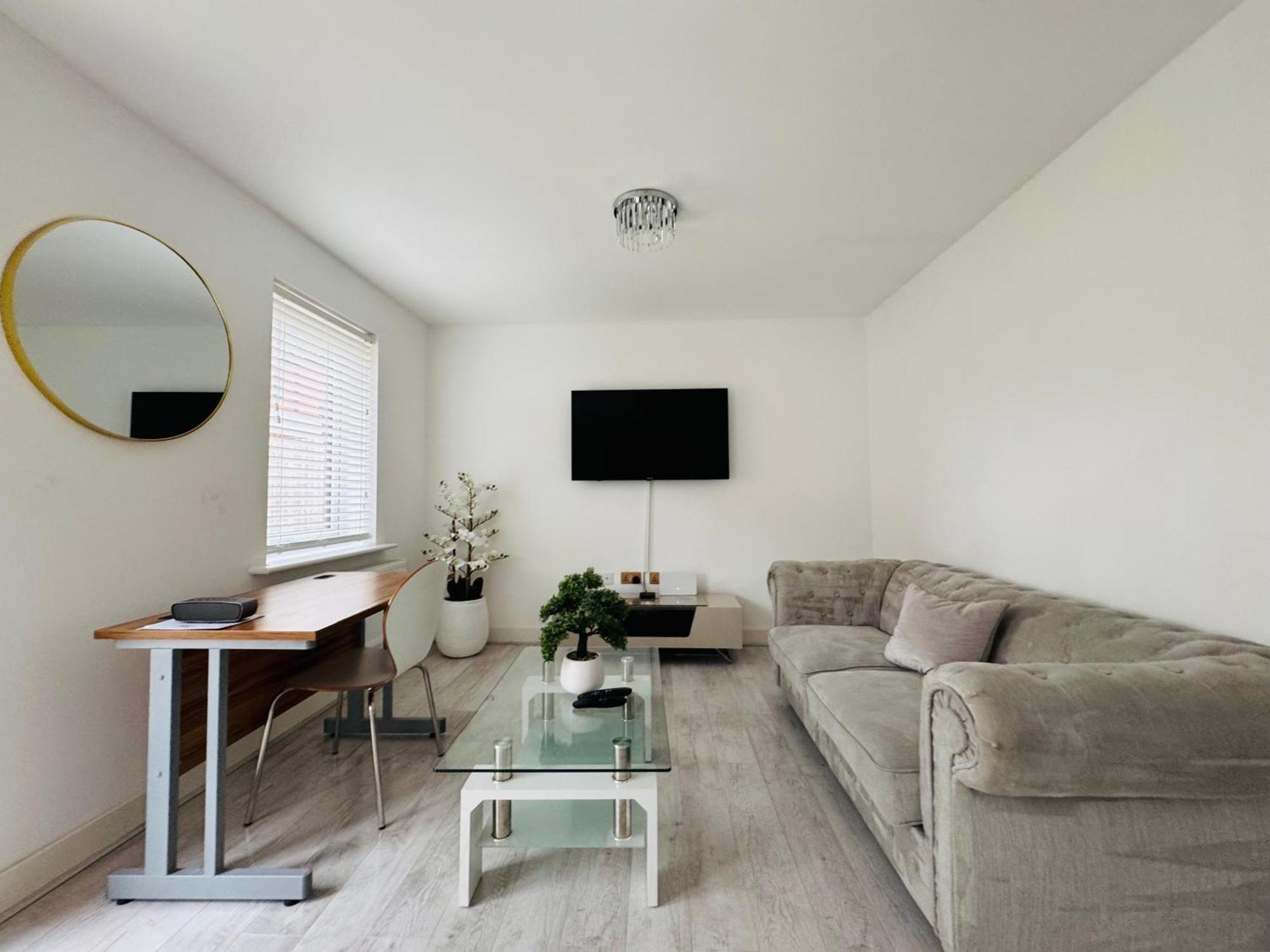 Modern New Built Kingsize Ensuite Homestay Manchester