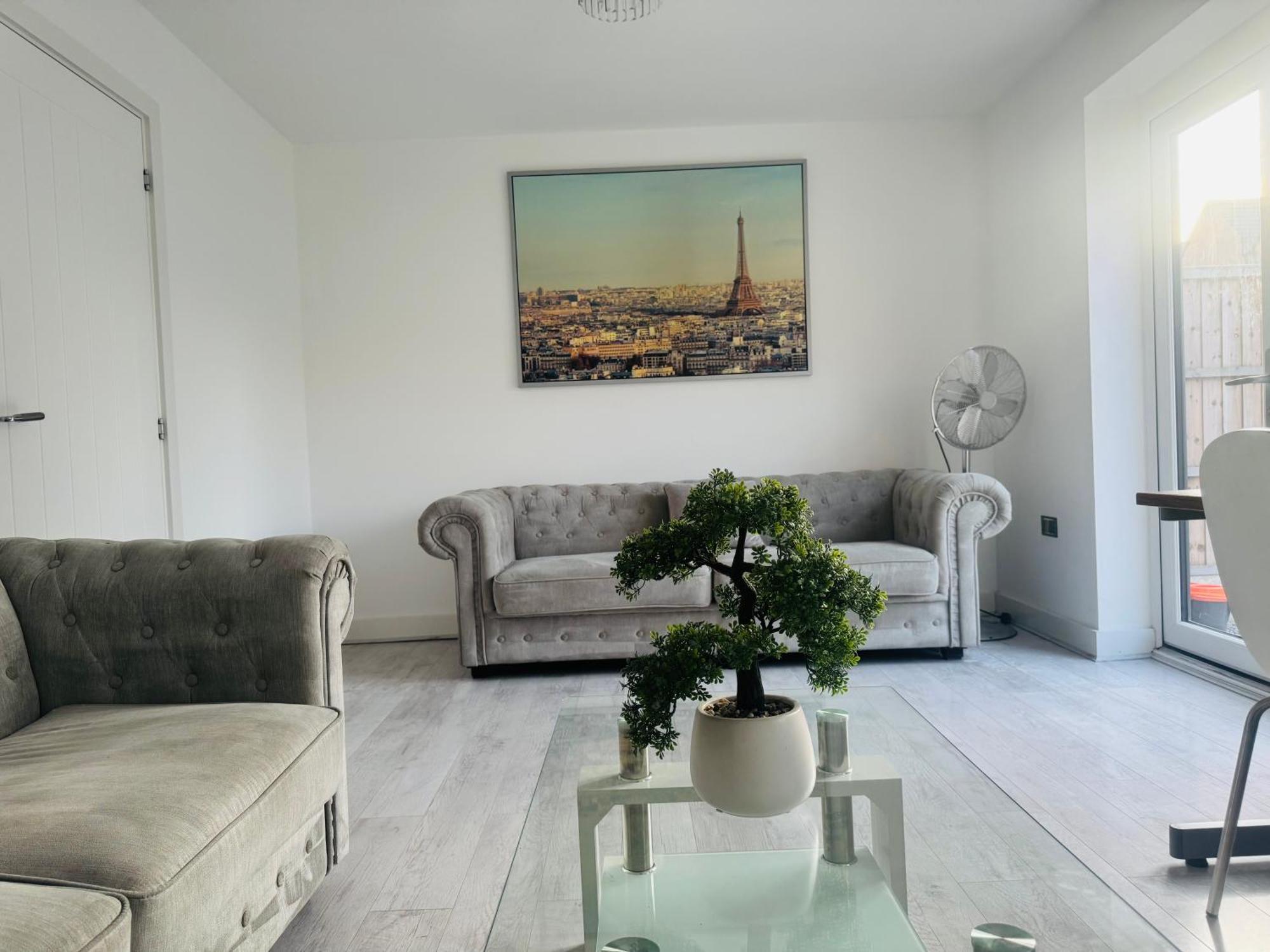 Modern New Built Kingsize Ensuite Manchester