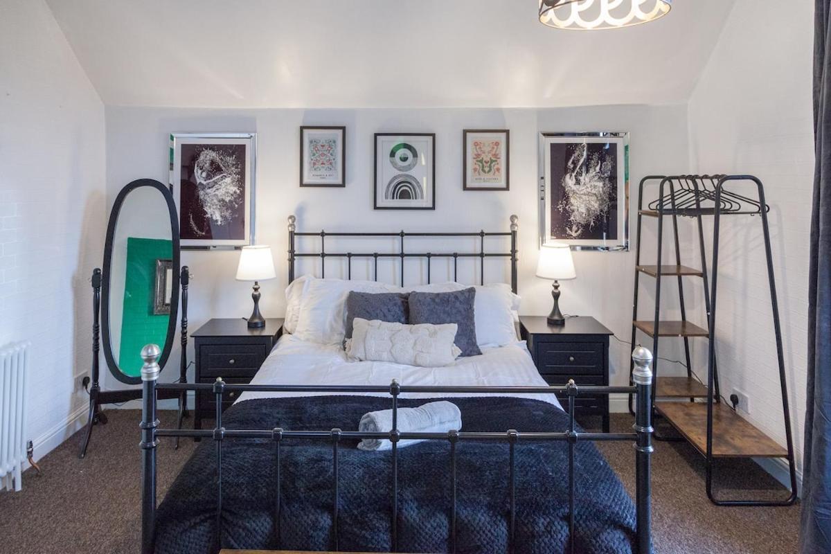 The Emerald In A 6 Bedroom Shared Victorian House