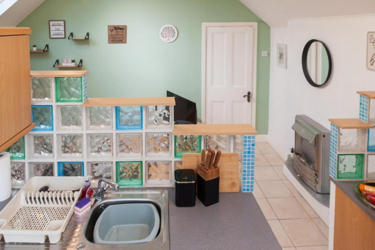 The Emerald In A 6 Bedroom Shared Victorian House