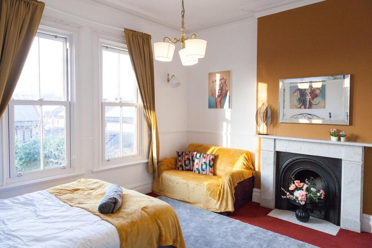 The Orange In A 6 Bedroom Victorian Shared House Manchester