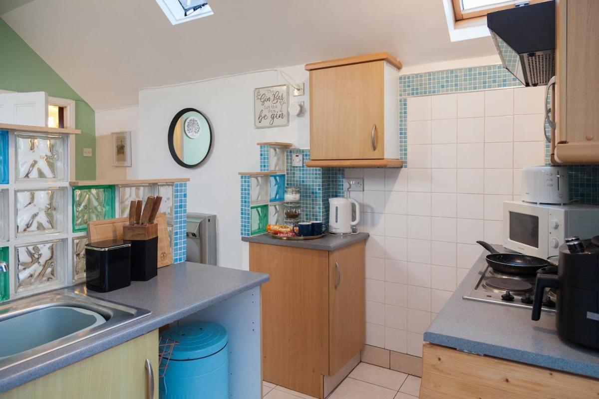 Apartment The Orange In A 6 Bedroom Victorian Shared House Manchester