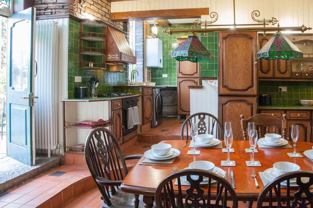The Orange In A 6 Bedroom Victorian Shared House *