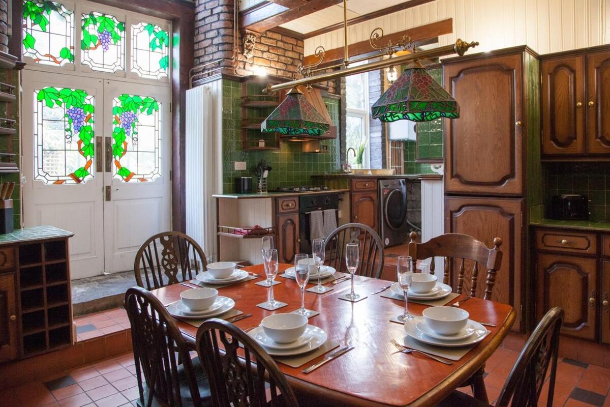 The Orange In A 6 Bedroom Victorian Shared House Apartment