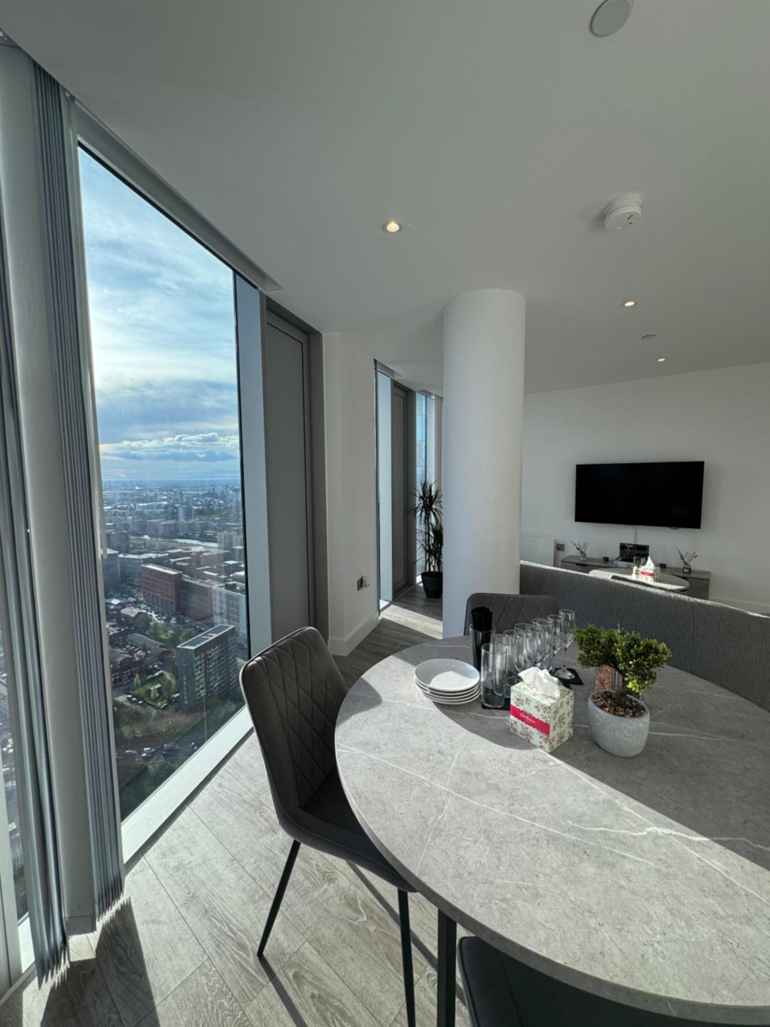 3 Bedroom Penthouse In The City Centre Deansgate New Build High Floor * Manchester