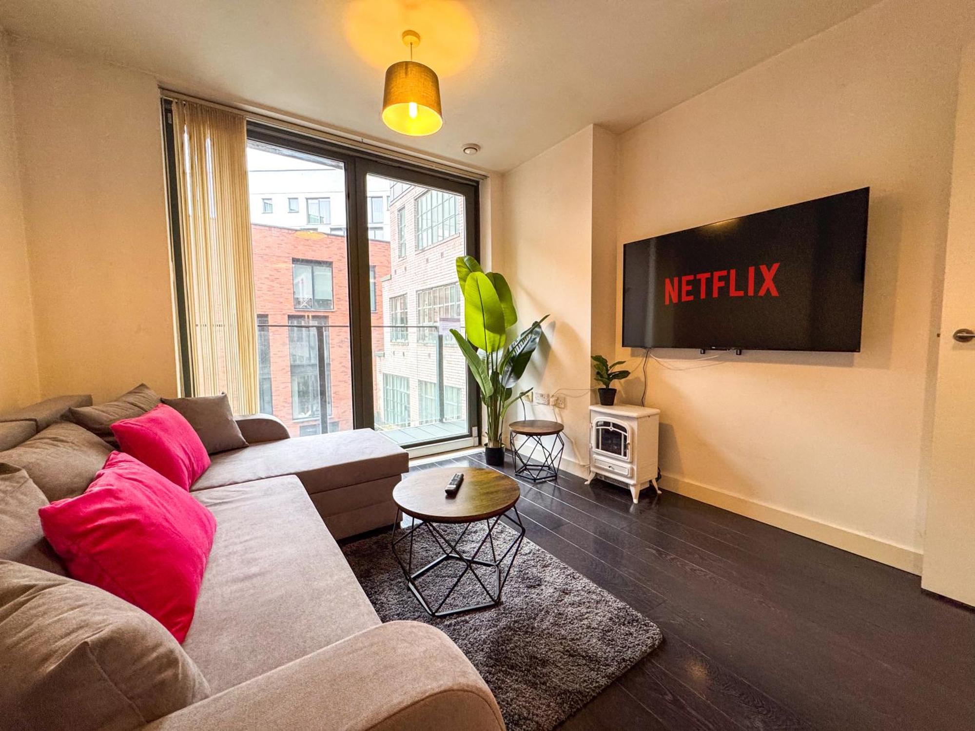 2br - Centre - Balcony Apartment Manchester