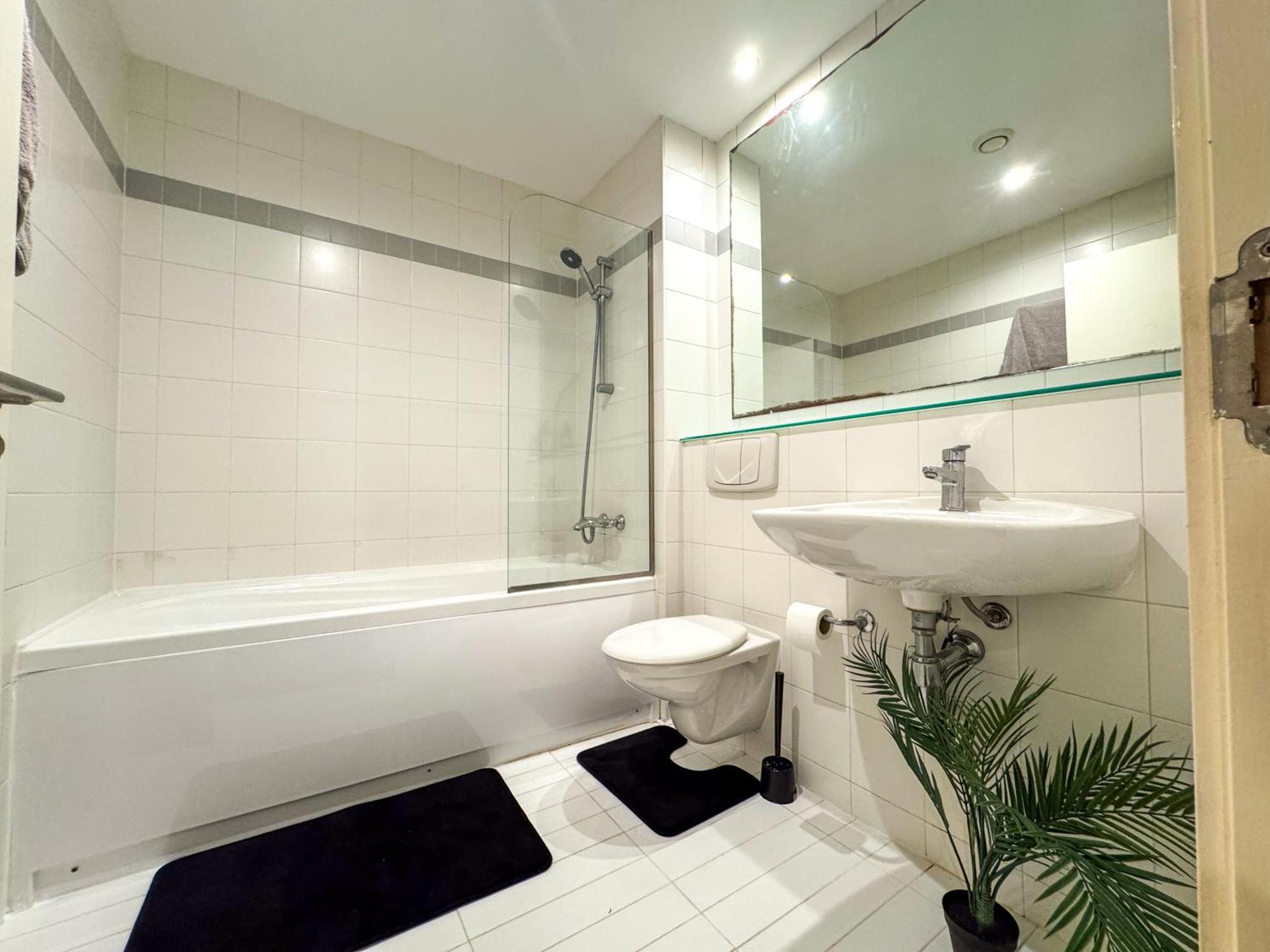2br - Centre - Balcony *