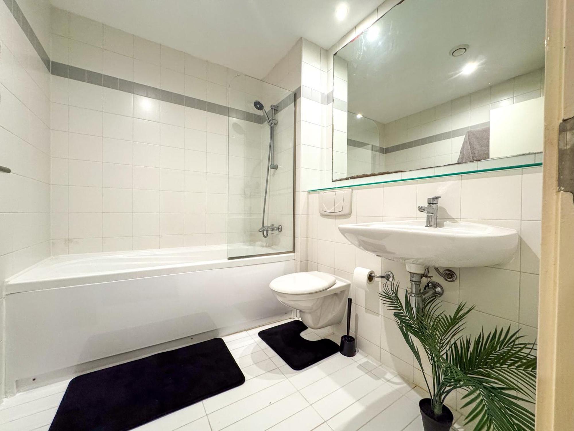 2br - Centre - Balcony Manchester