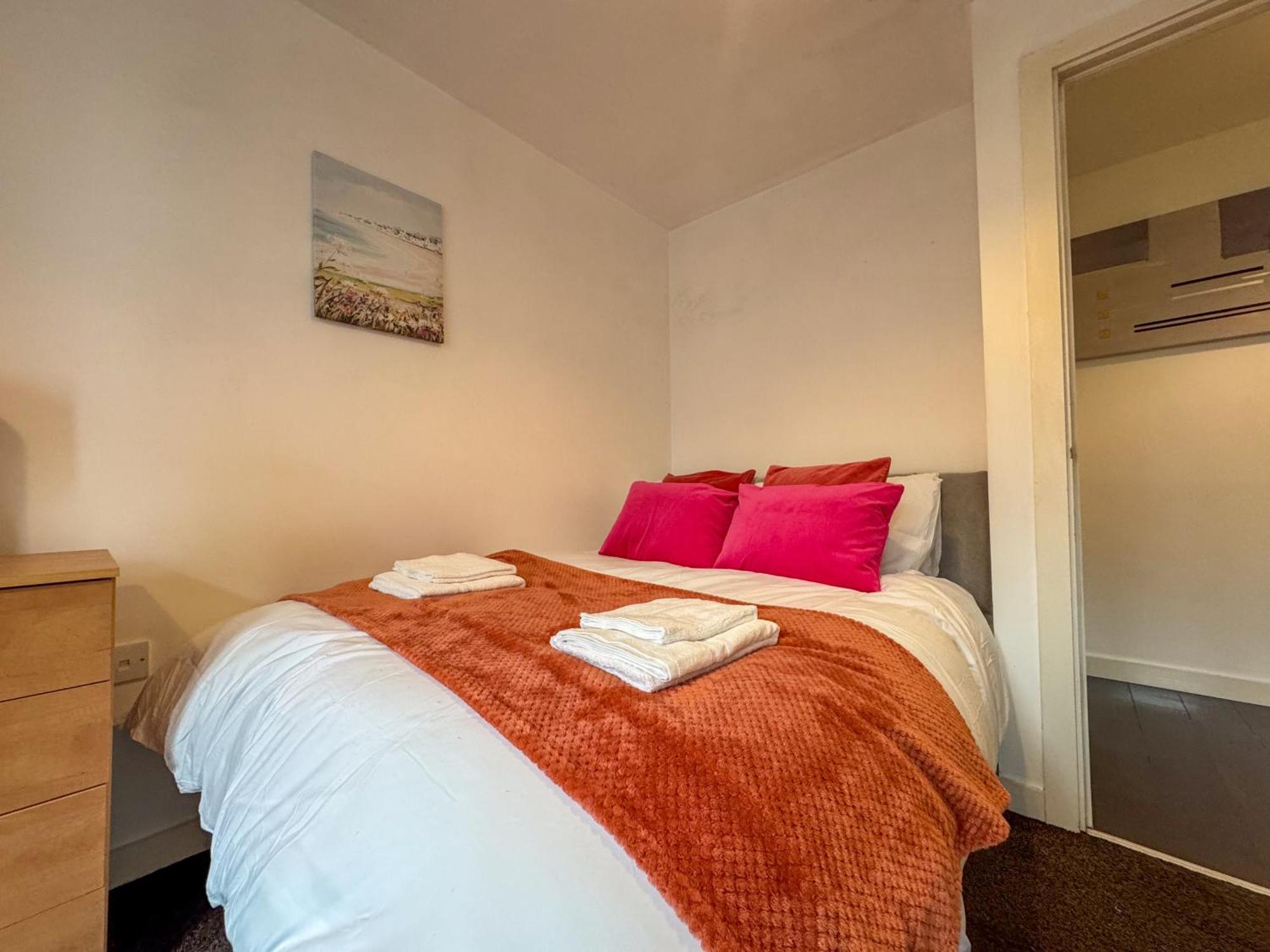 2br - Centre - Balcony * Manchester