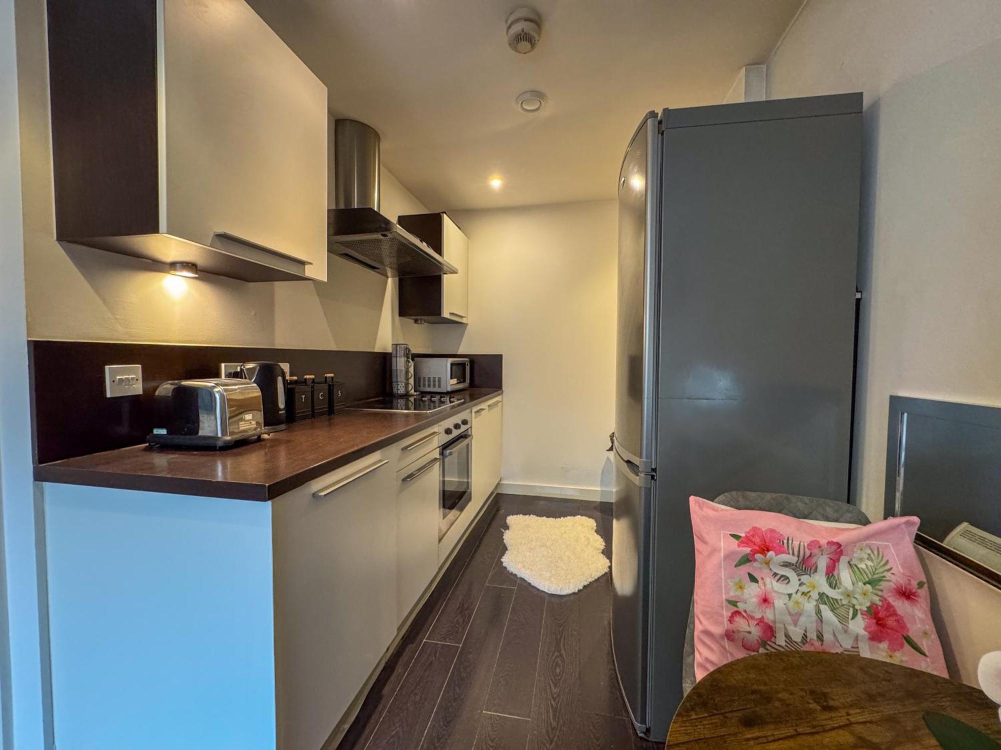 2br - Centre - Balcony Apartment Manchester