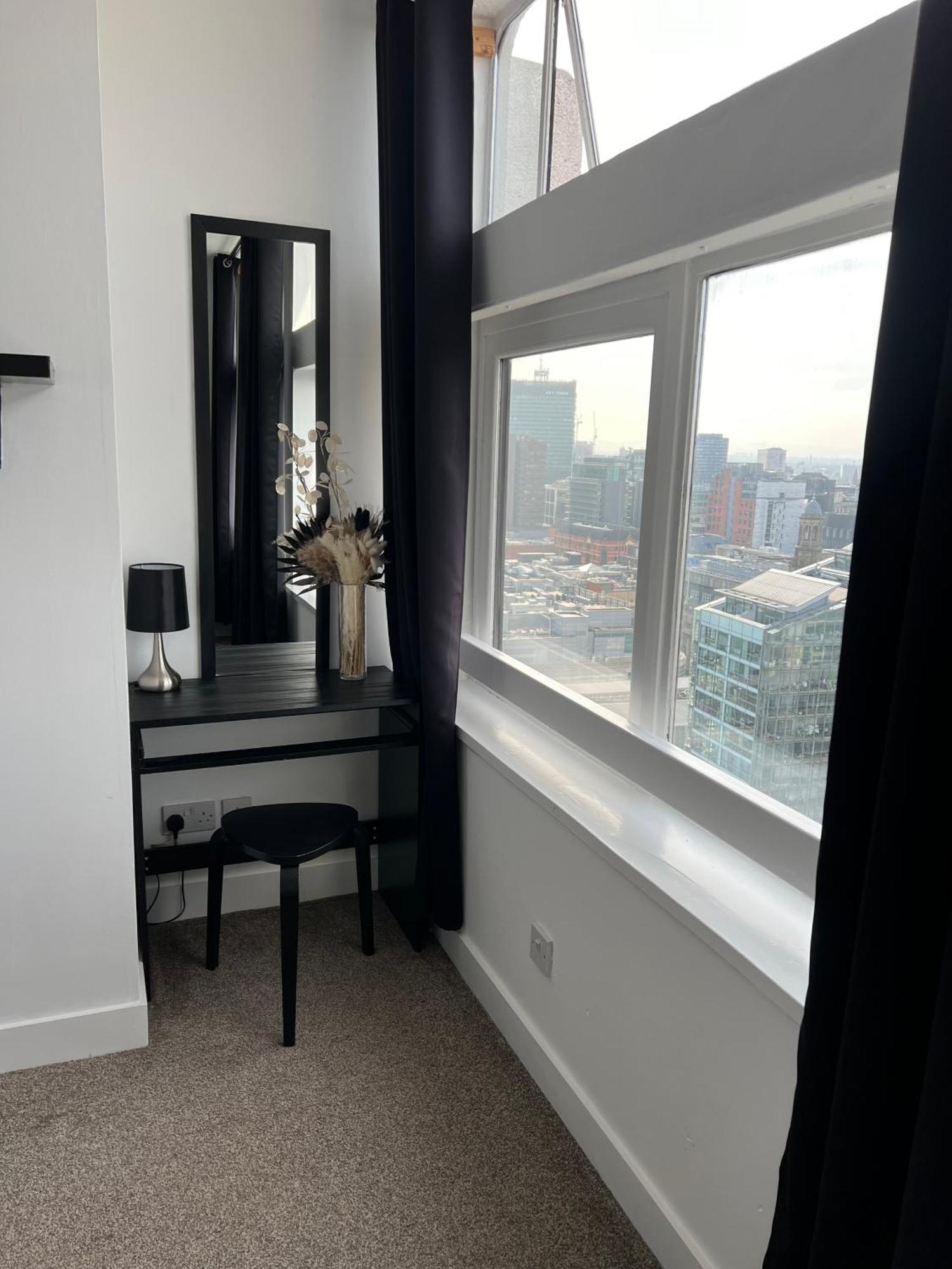 Opulent Skyline Apartment Manchester