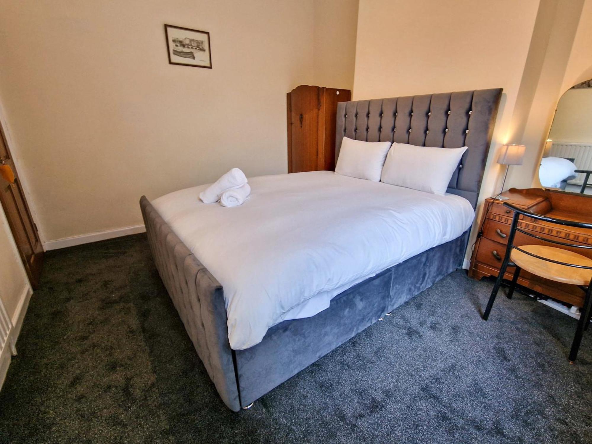Holiday home Cosy & Stylish 3-bedroom Near Etihad Stadium & Coop Live Arena, Perfect For 8 Guests *