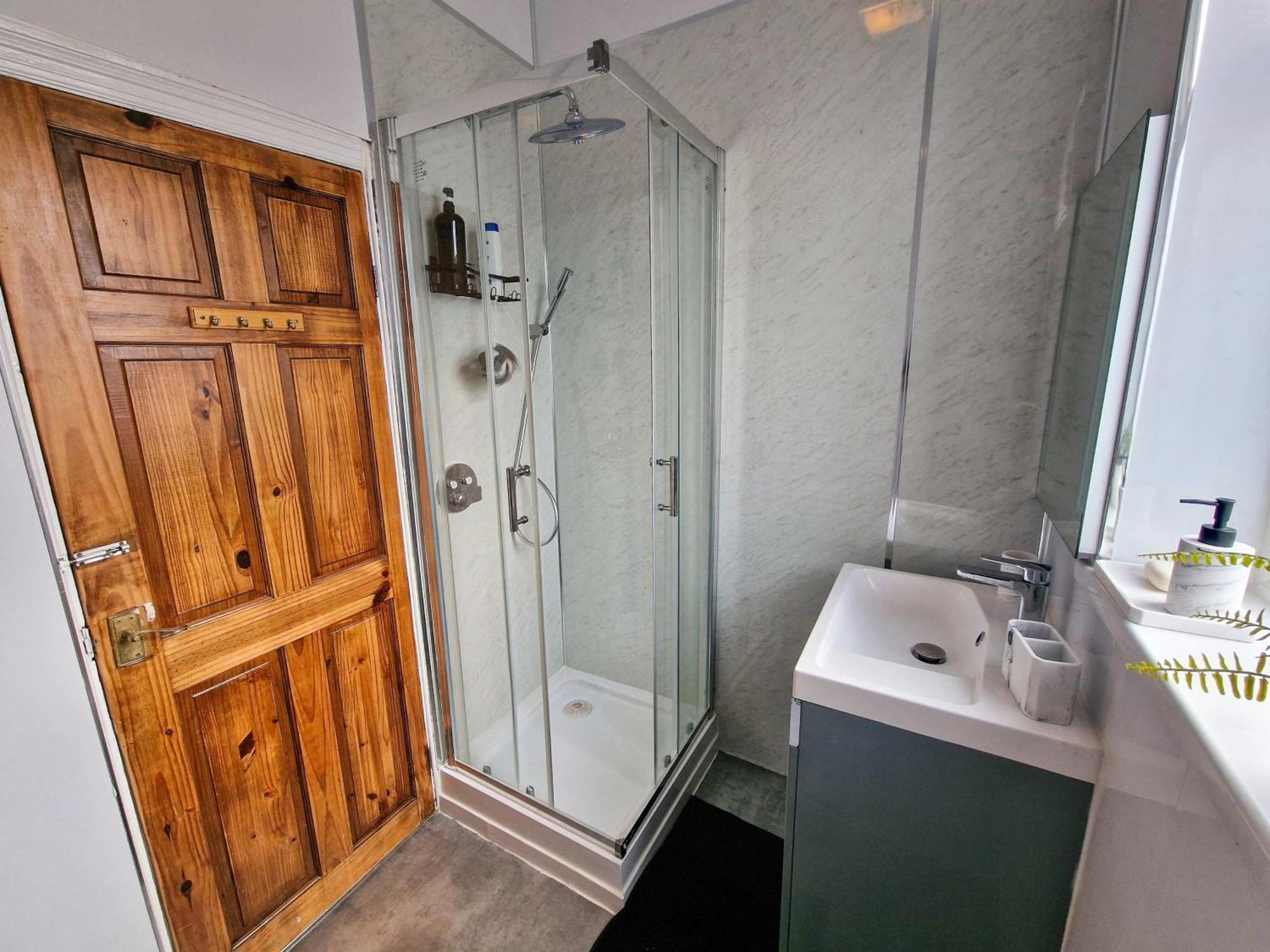 Cosy & Stylish 3-bedroom Near Etihad Stadium & Coop Live Arena, Perfect For 8 Guests * Manchester