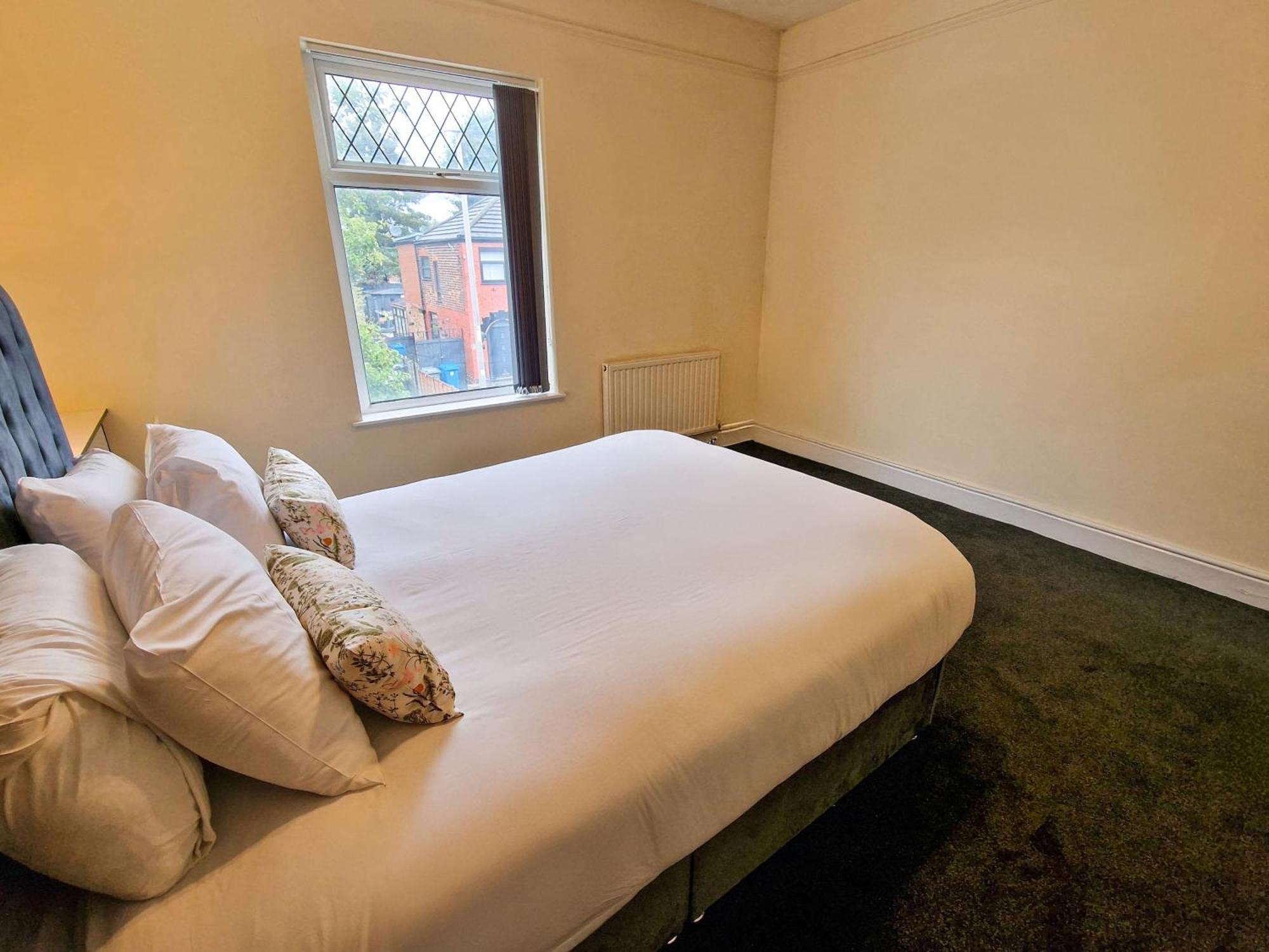 Cosy & Stylish 3-bedroom Near Etihad Stadium & Coop Live Arena, Perfect For 8 Guests Holiday home *