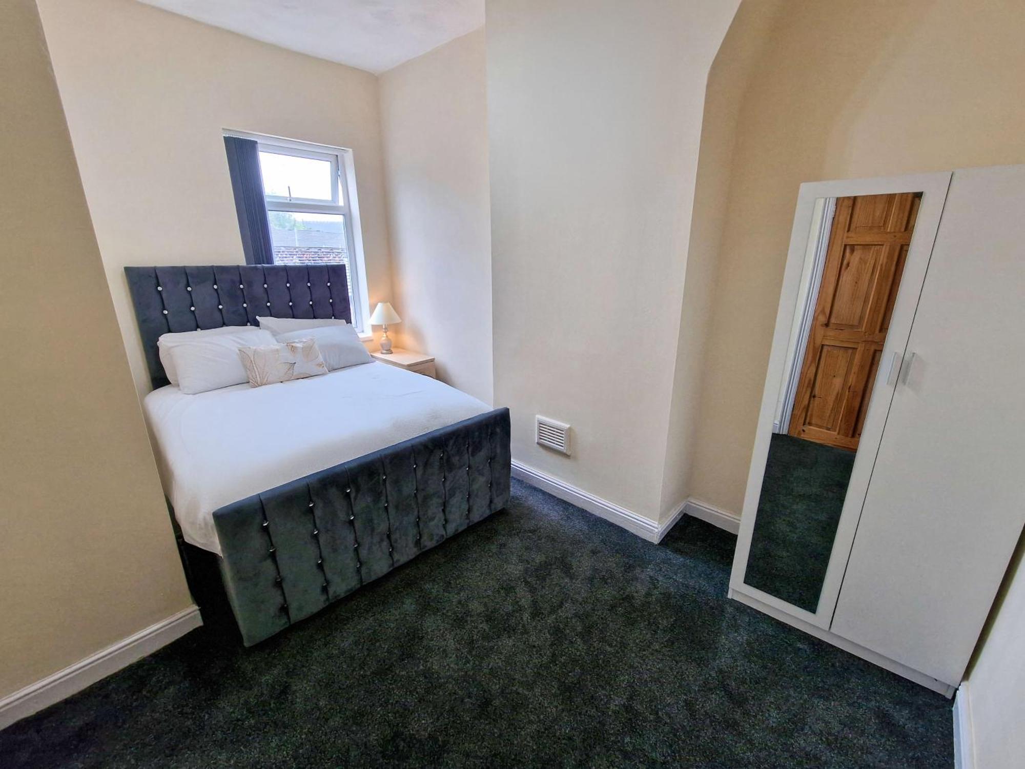 Cosy & Stylish 3-bedroom Near Etihad Stadium & Coop Live Arena, Perfect For 8 Guests Holiday home Manchester