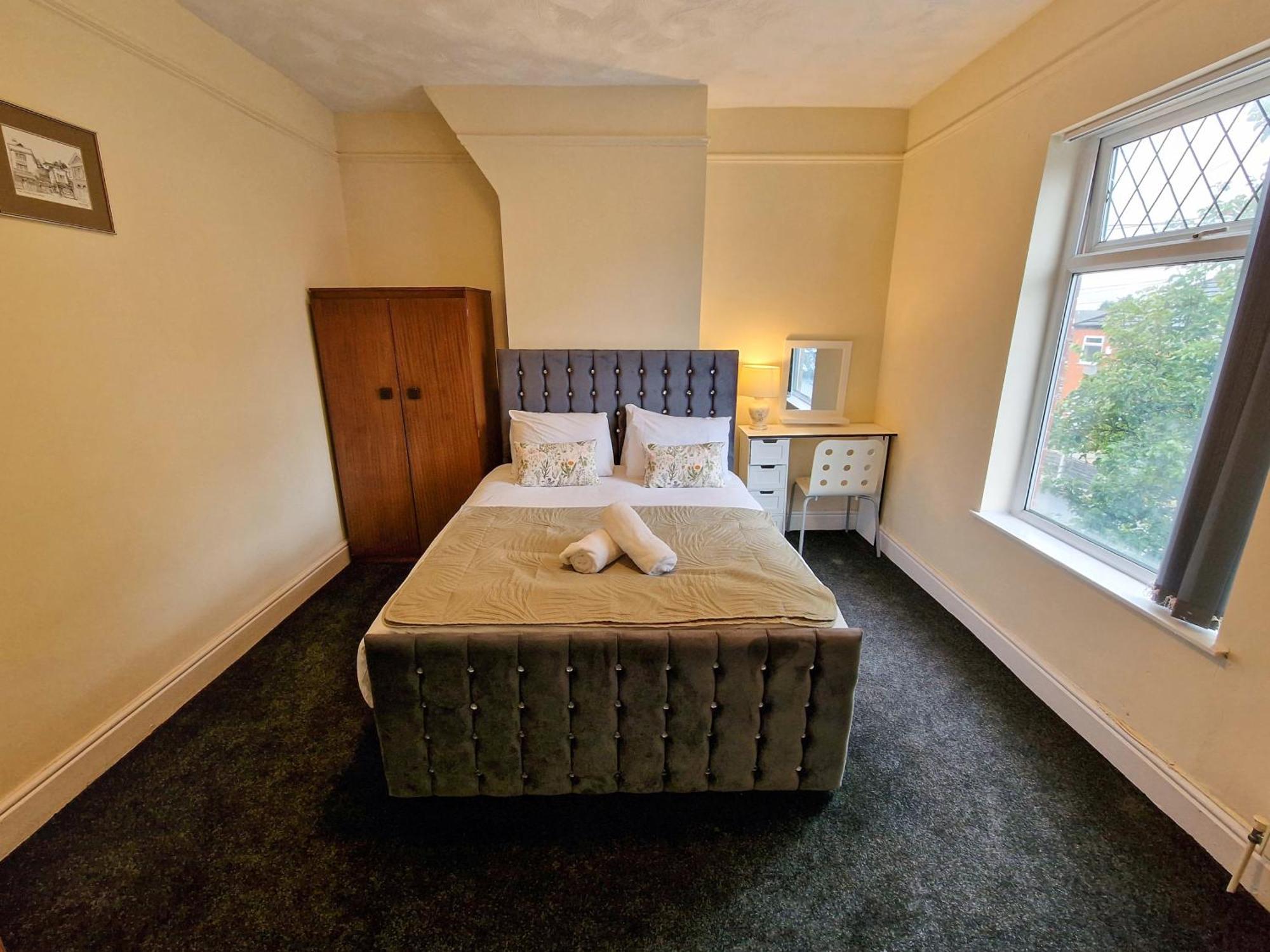 Cosy & Stylish 3-bedroom Near Etihad Stadium & Coop Live Arena, Perfect For 8 Guests Holiday home Manchester