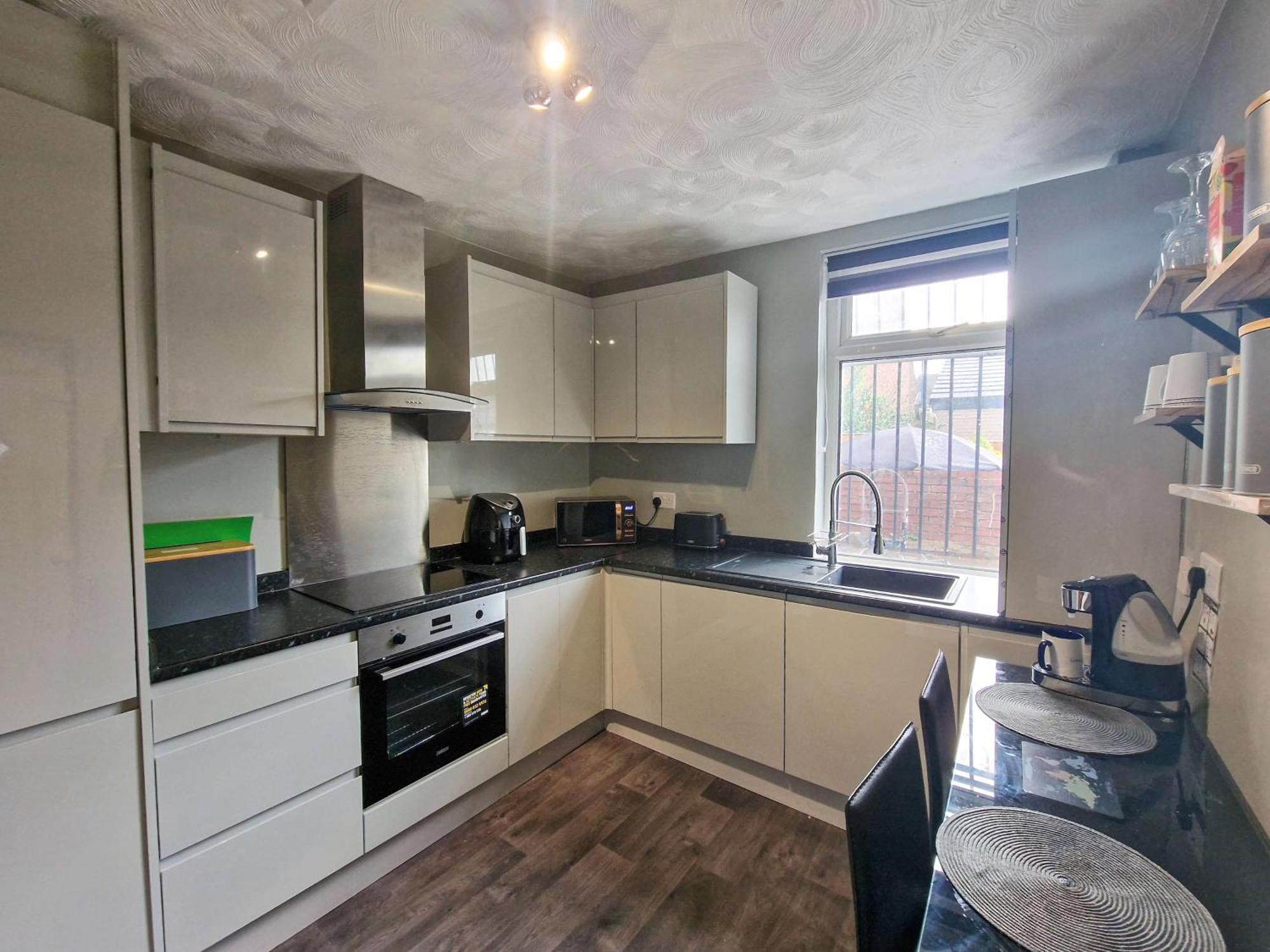 Cosy & Stylish 3-bedroom Near Etihad Stadium & Coop Live Arena, Perfect For 8 Guests Holiday home