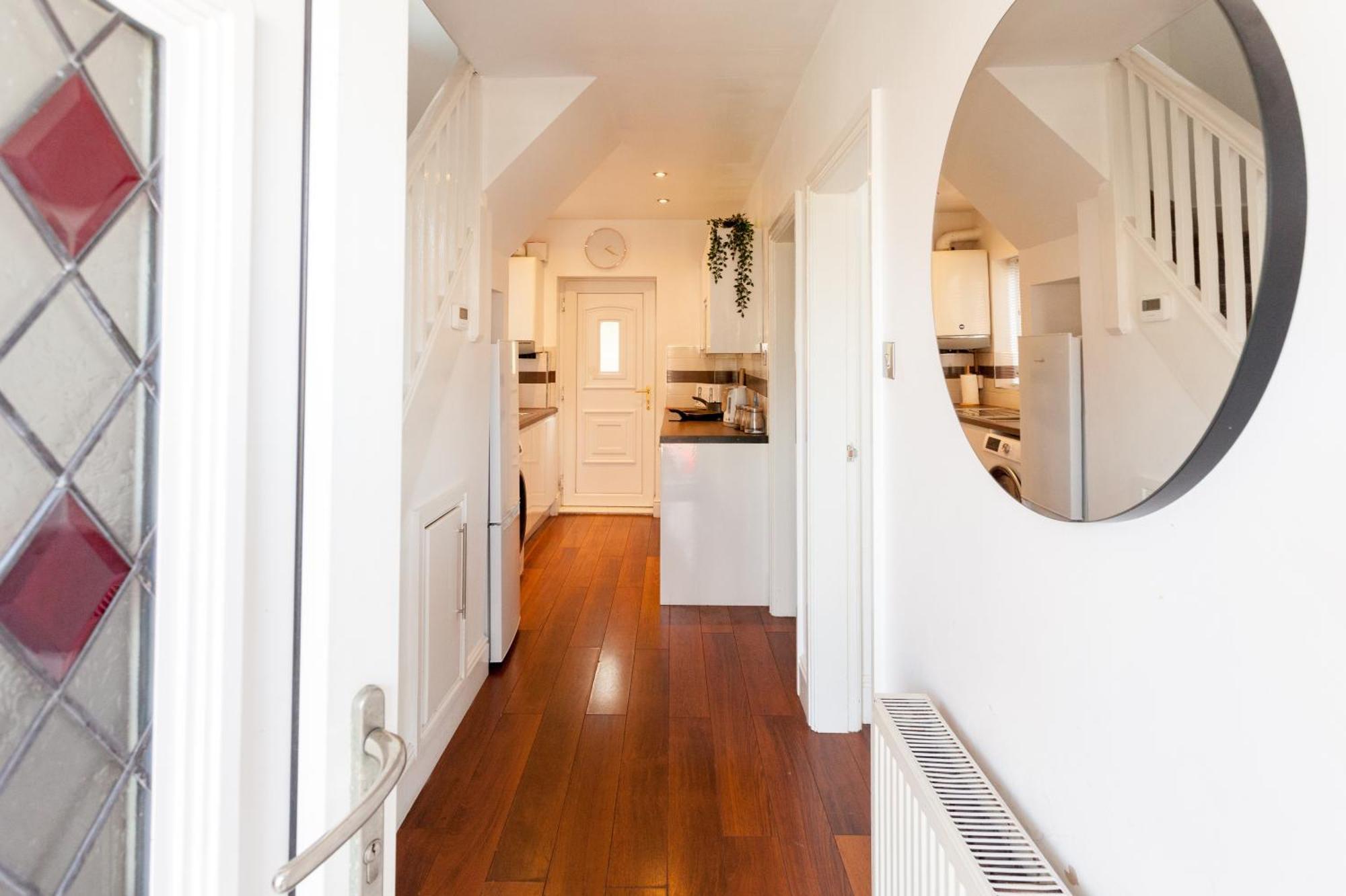 Cosy 3 Bedroom House In Quiet Residential Area
