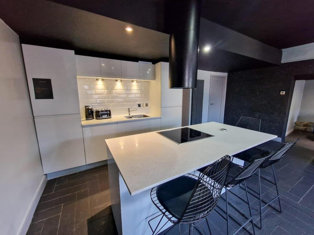 Centre Hidden Gem Sleeps 22 By Superhost Holiday home *