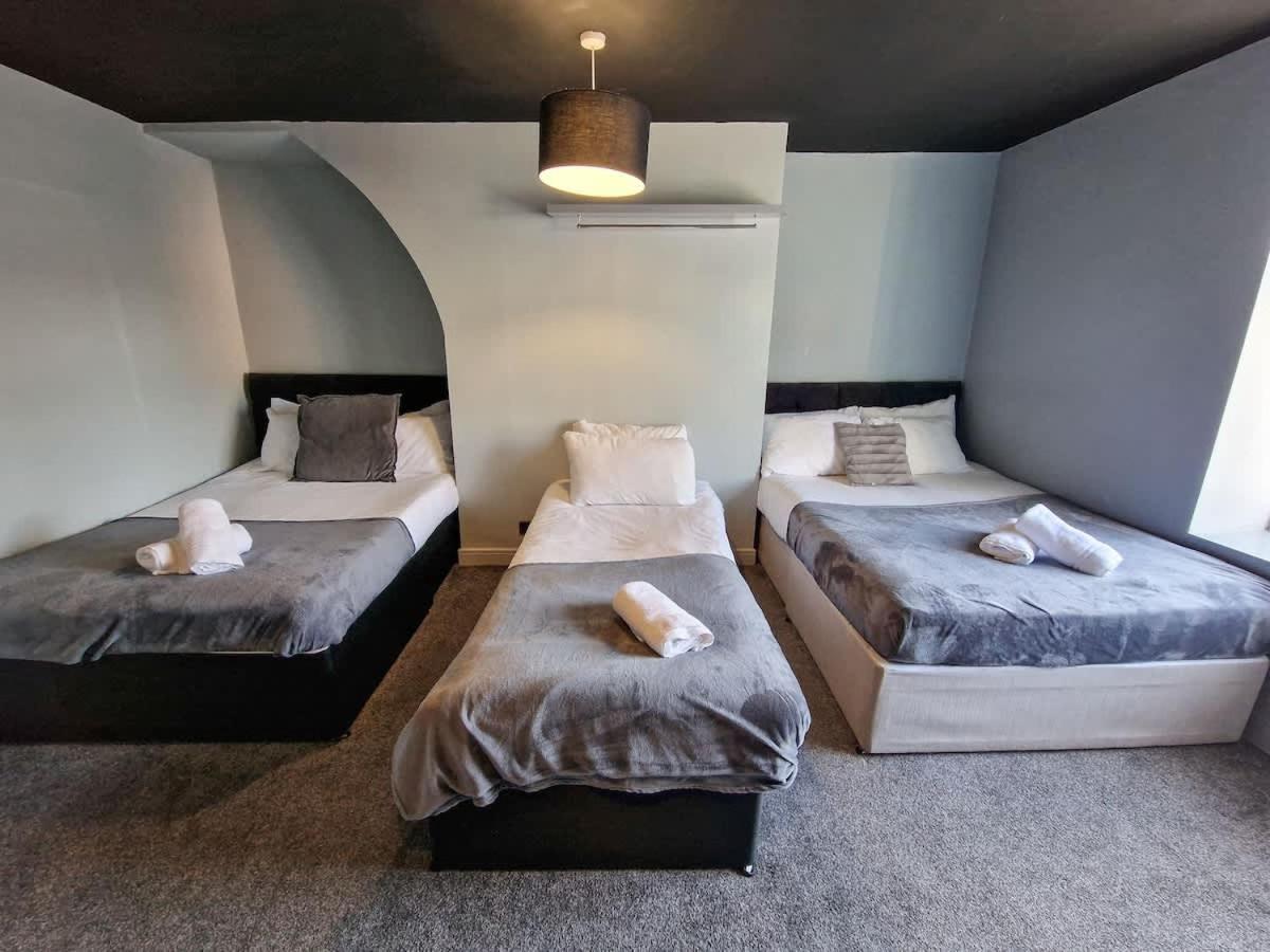Centre Hidden Gem Sleeps 22 By Superhost Holiday home *