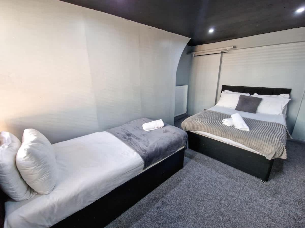 Centre Hidden Gem Sleeps 22 By Superhost *