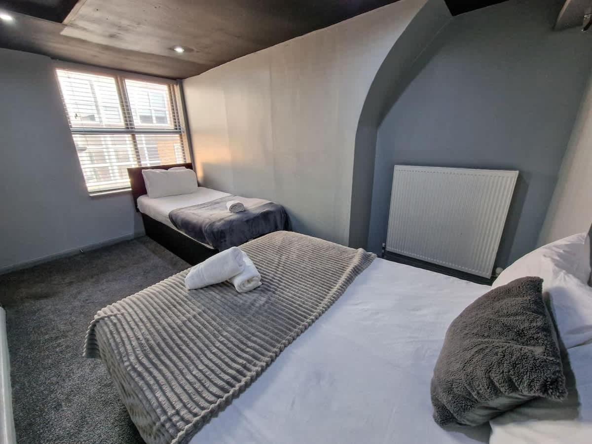 Centre Hidden Gem Sleeps 22 By Superhost Holiday home