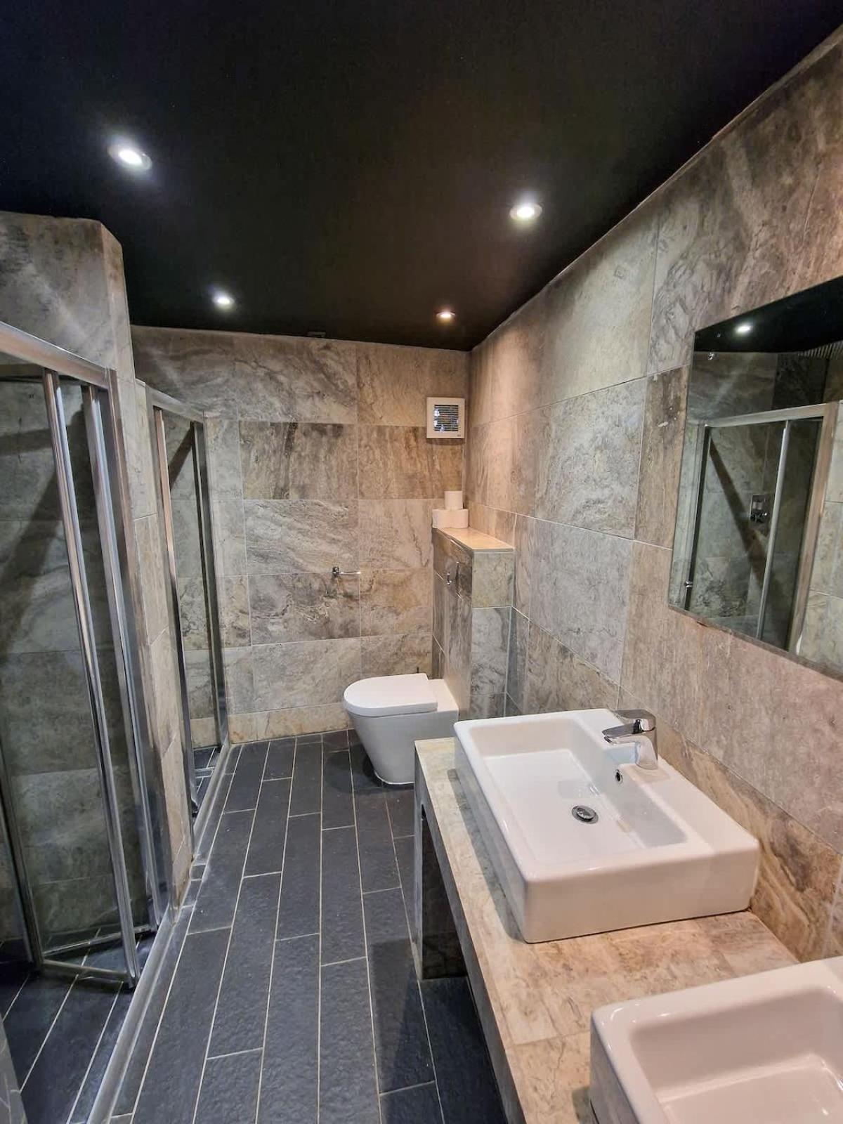 Centre Hidden Gem Sleeps 22 By Superhost Holiday home *