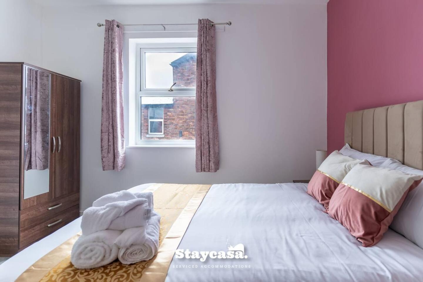Modern 5-bed Haven Near Centre *
