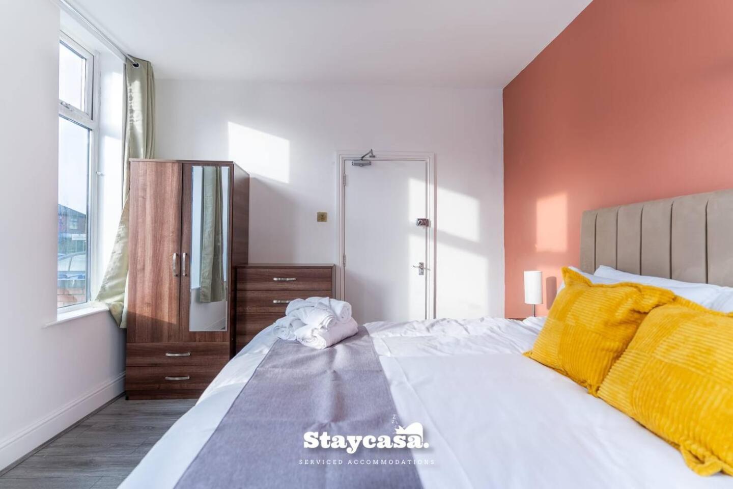 Modern 5-bed Haven Near Centre *