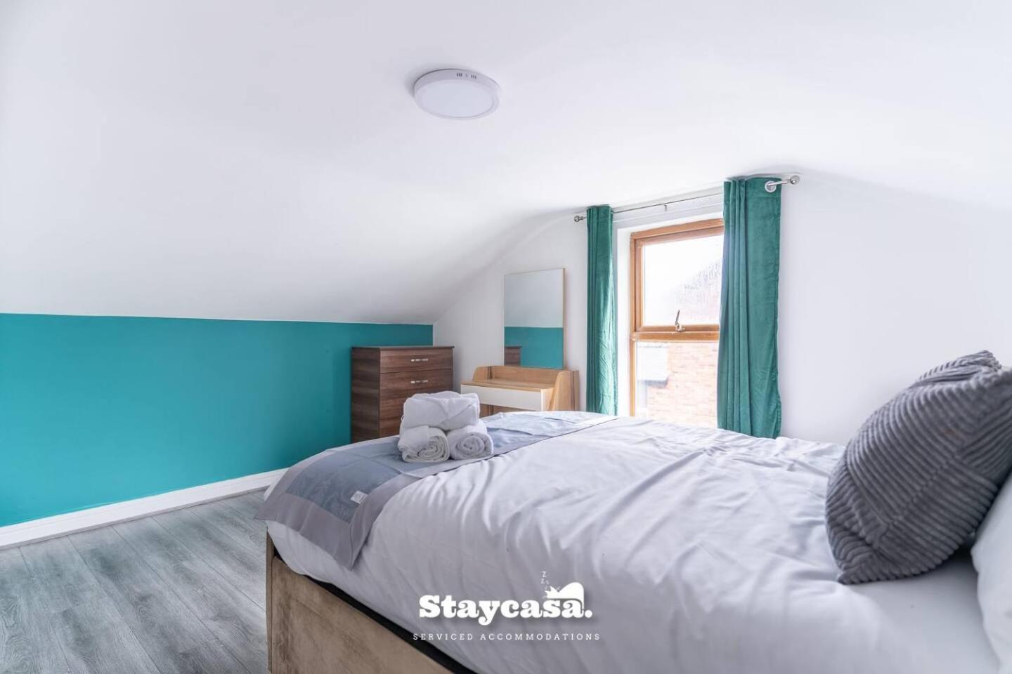 Modern 5-bed Haven Near Centre