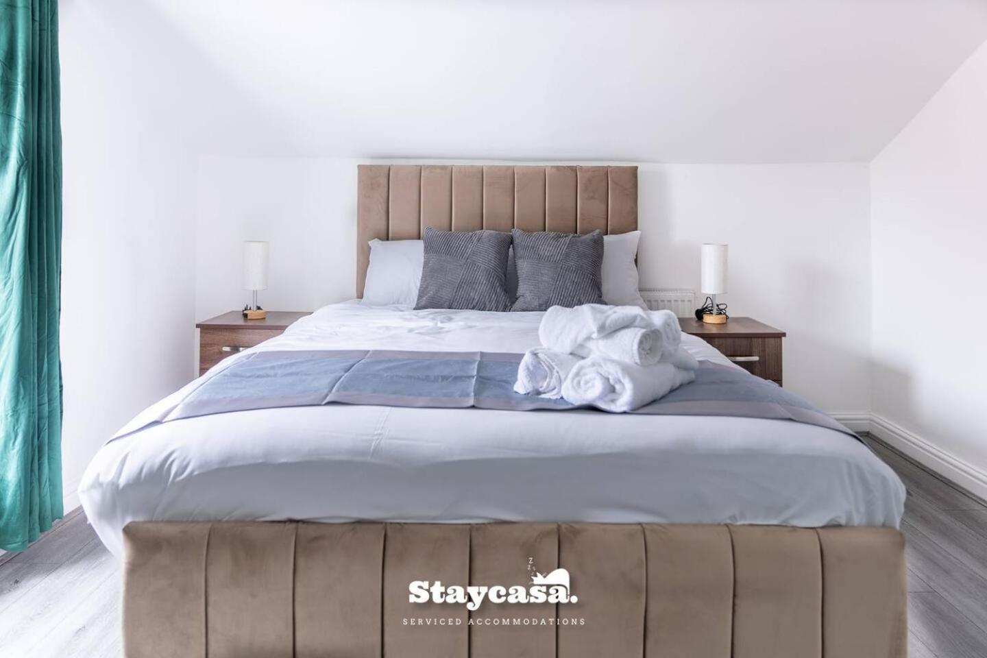 Modern 5-bed Haven Near Centre Holiday home