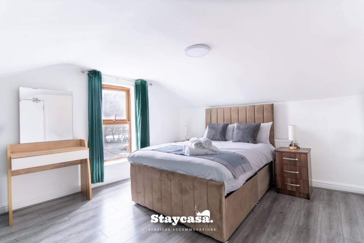 Modern 5-bed Haven Near Centre