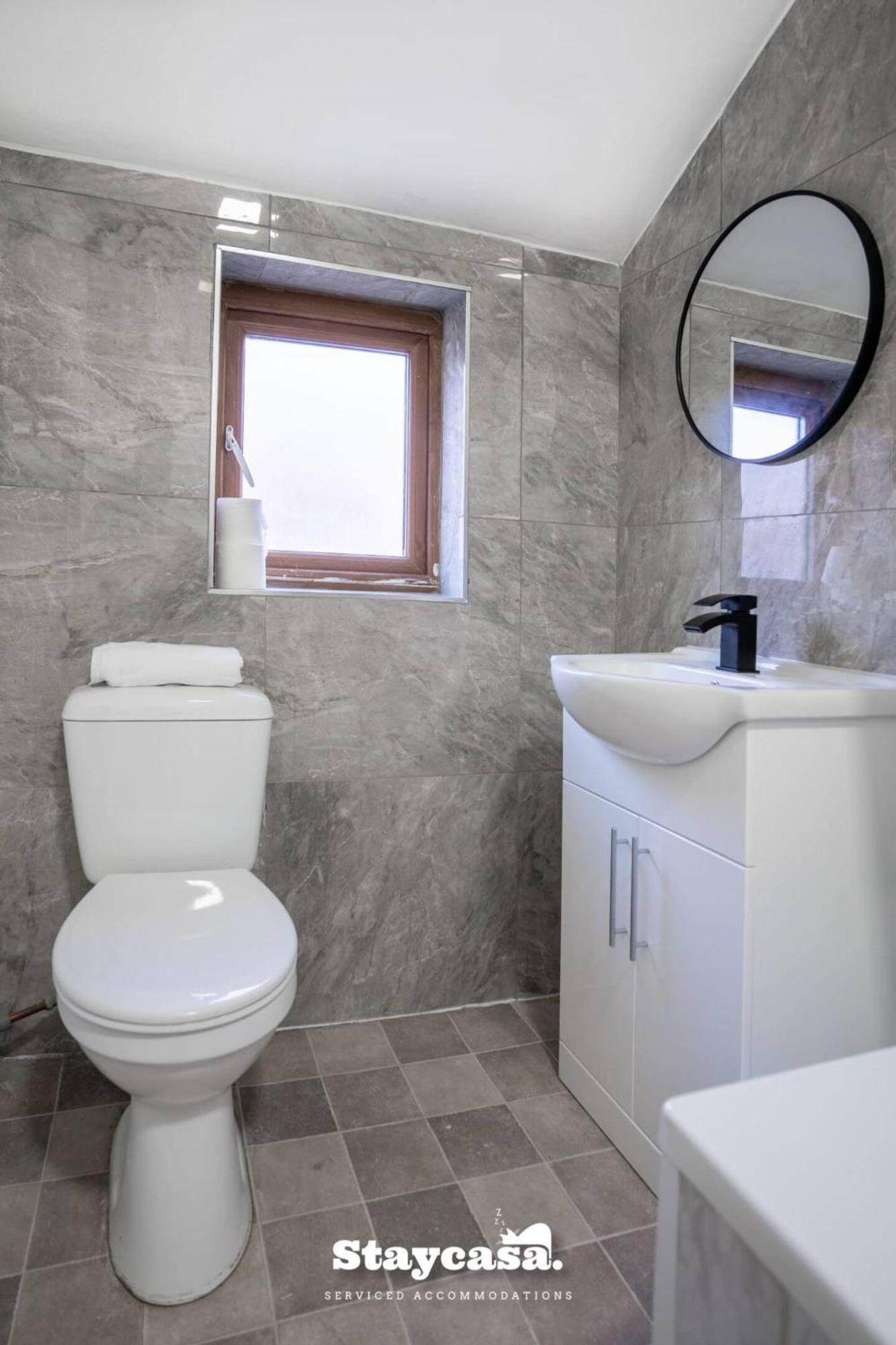 Modern 5-bed Haven Near Centre Holiday home Manchester